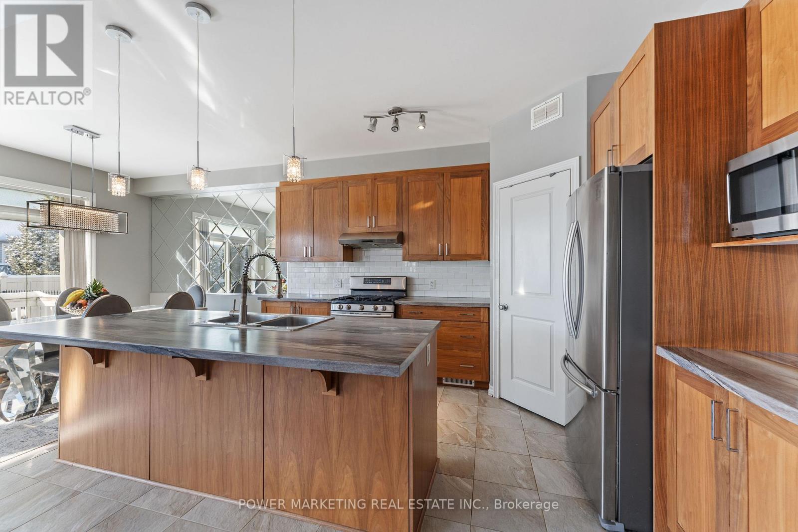 502 Strasbourg Street, Ottawa, Ontario  K4A 0M7 - Photo 10 - X12097417