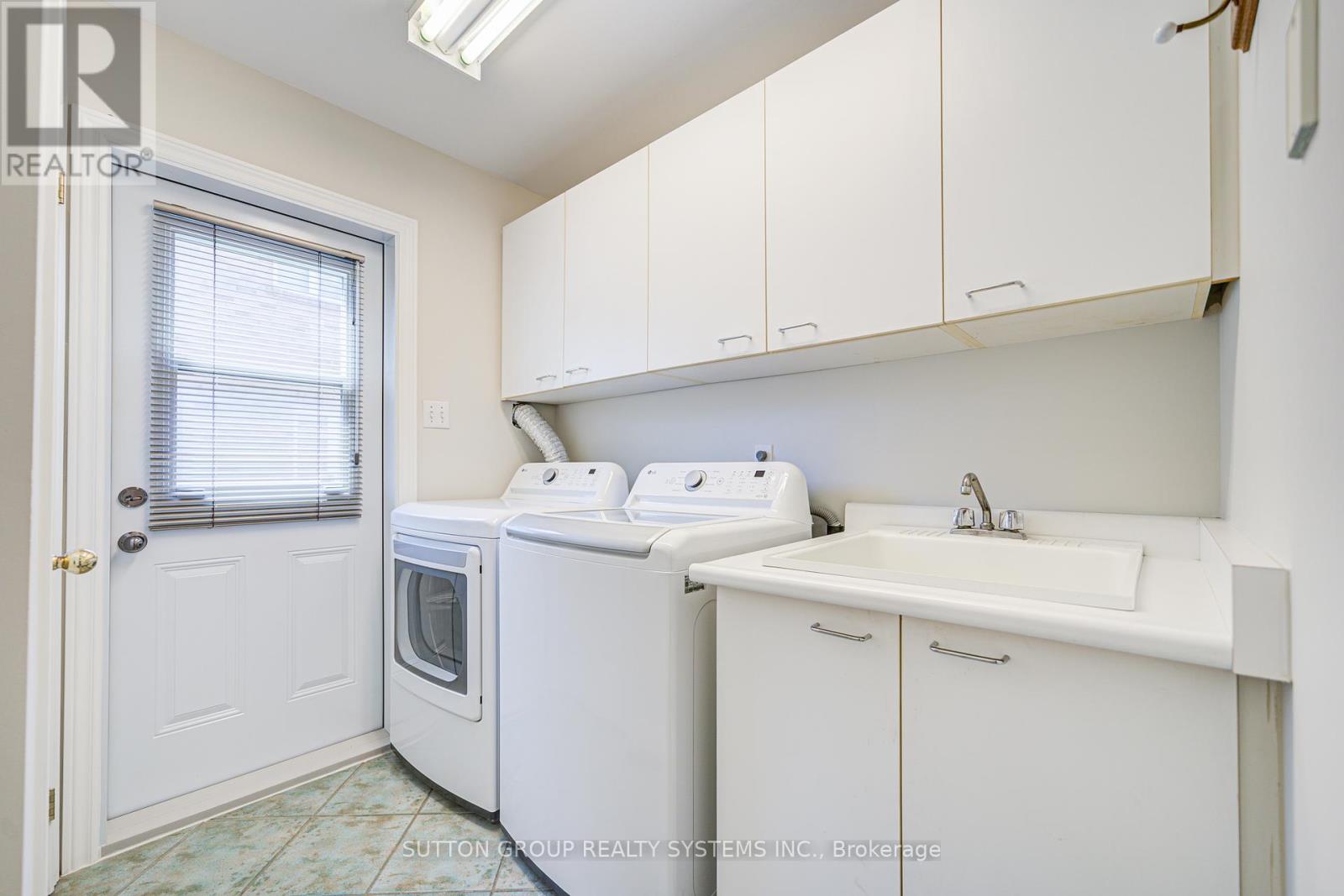 2979 Sycamore Street, Oakville, Ontario  L6J 7H9 - Photo 19 - W12182799