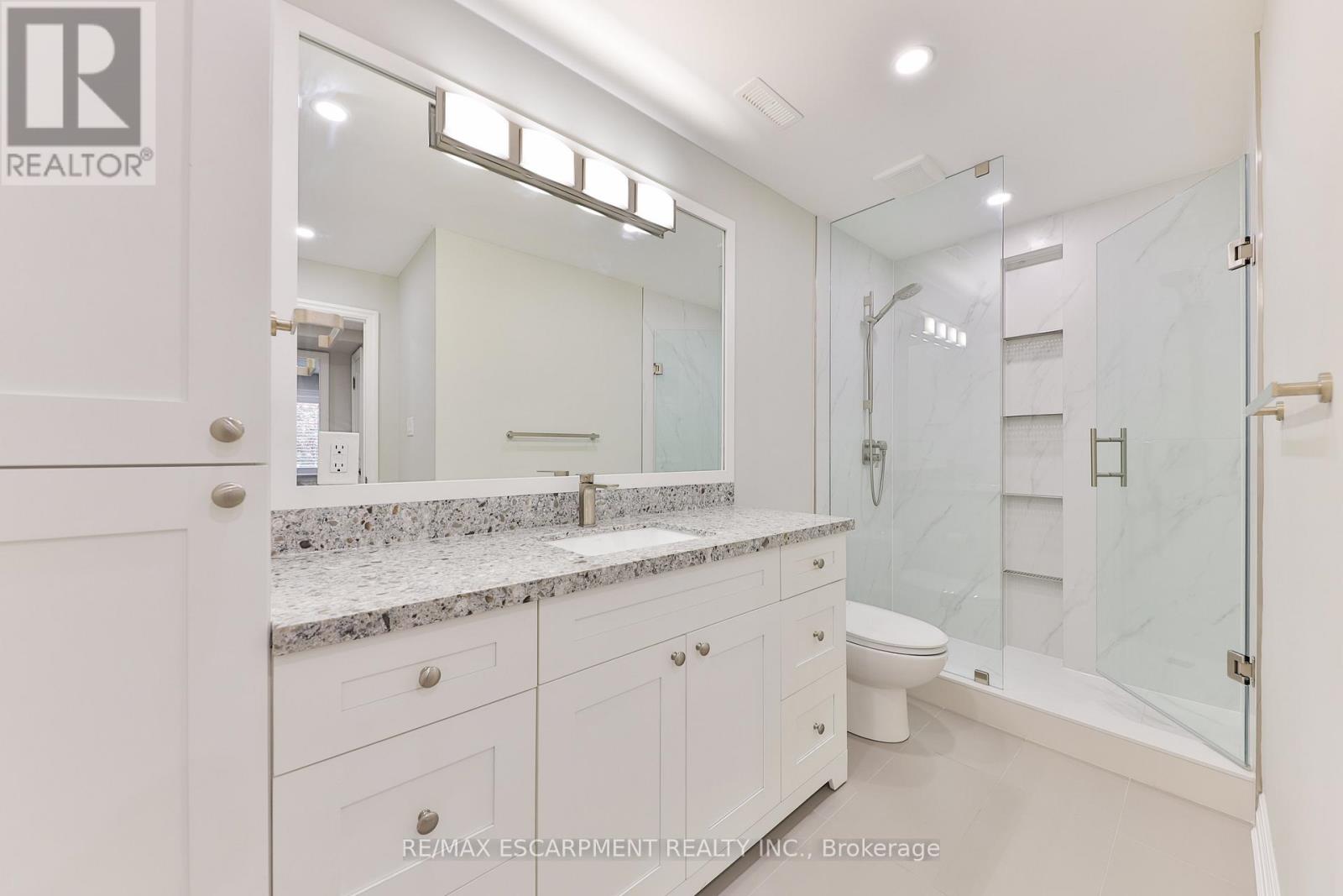 1276 Catchacoma Court, Mississauga, Ontario  L5H 2X6 - Photo 37 - W12182801