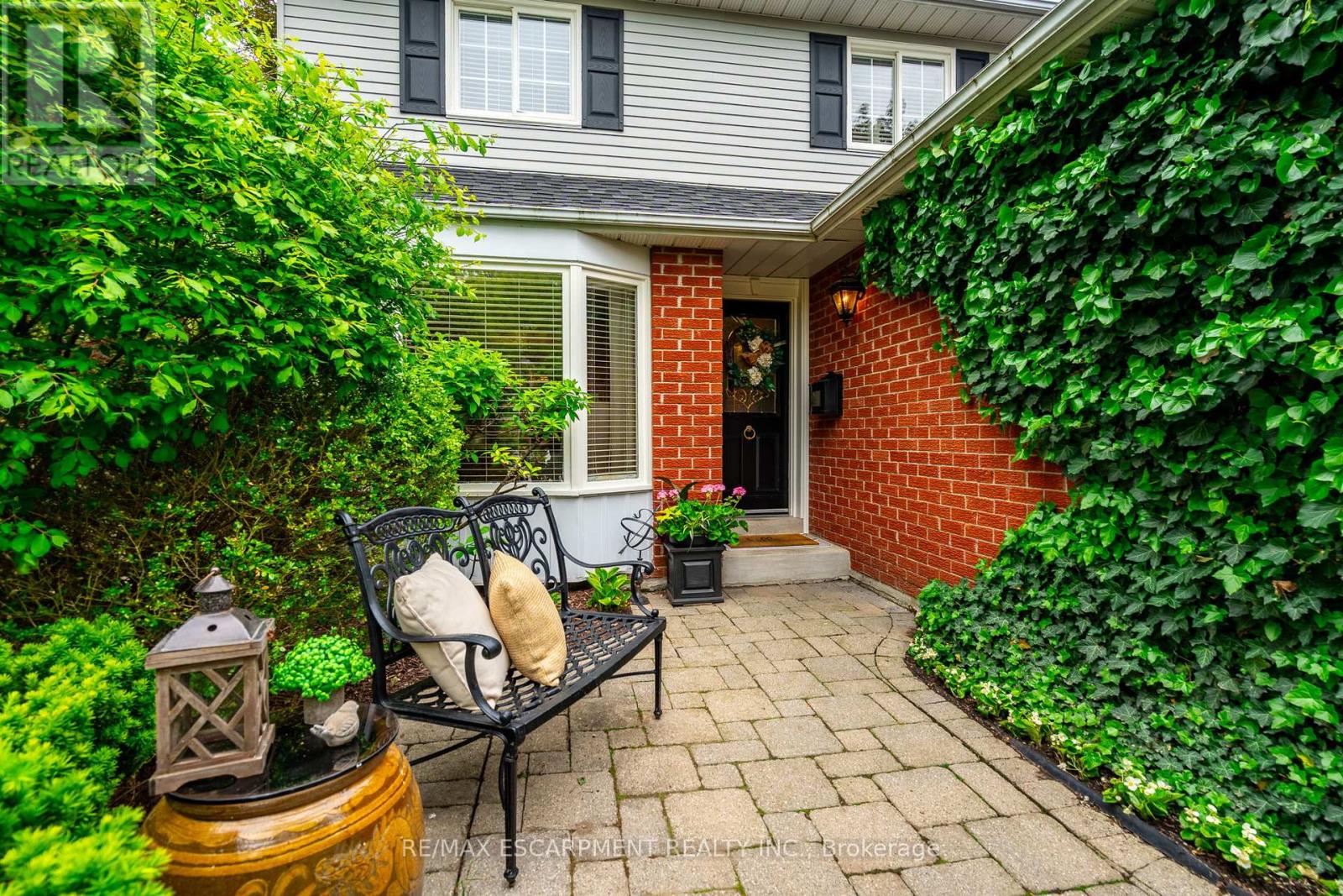 2183 Hunt Crescent, Burlington (Headon), Ontario  L7M 2P8 - Photo 2 - W12182820