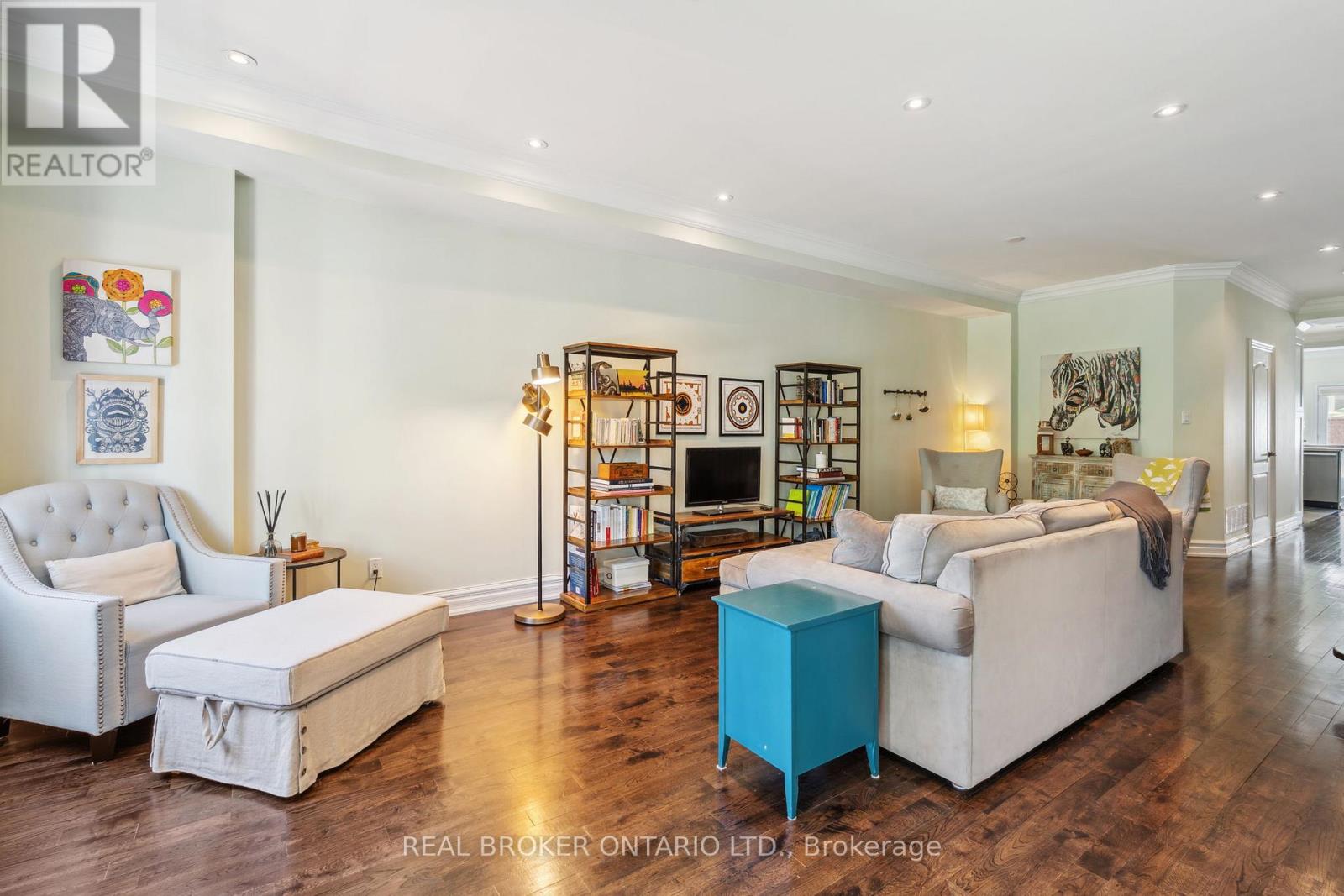14 Teignmouth Avenue, Toronto (Caledonia-Fairbank), Ontario  M6E 1S5 - Photo 4 - W12182827