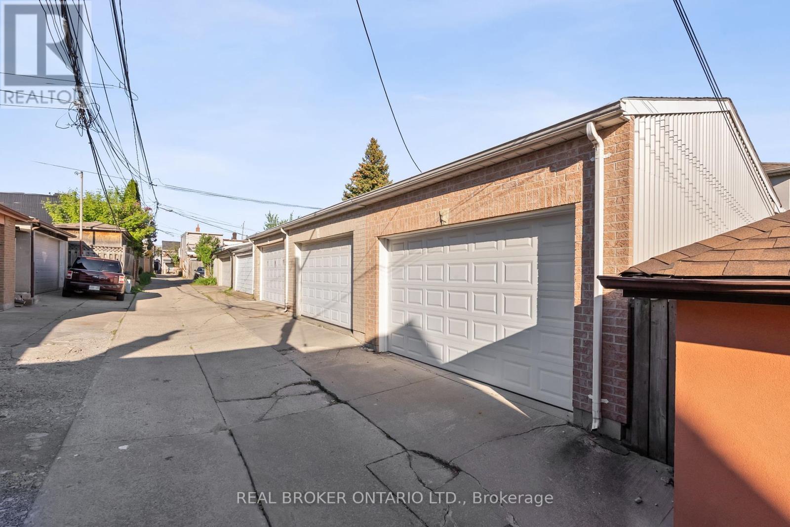14 Teignmouth Avenue, Toronto, Ontario  M6E 1S5 - Photo 42 - W12182827