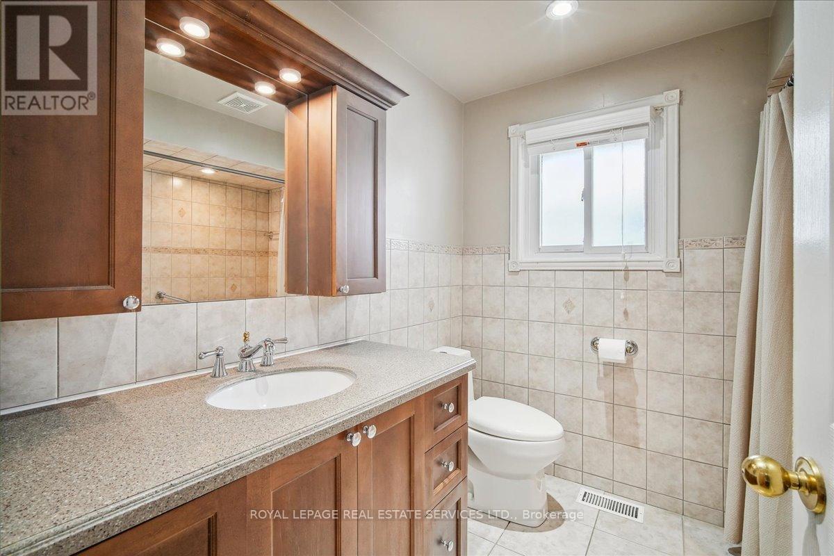 5013 Fern Drive, Burlington, Ontario  L7L 3P2 - Photo 10 - W12182834