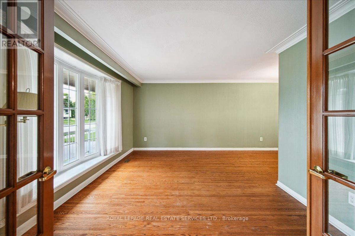 5013 Fern Drive, Burlington, Ontario  L7L 3P2 - Photo 4 - W12182834