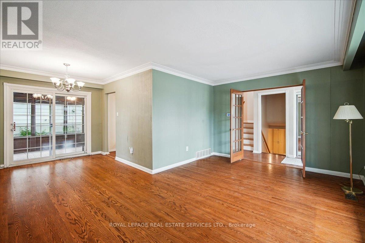 5013 Fern Drive, Burlington, Ontario  L7L 3P2 - Photo 5 - W12182834