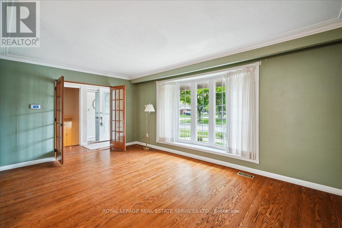 5013 Fern Drive, Burlington, Ontario  L7L 3P2 - Photo 6 - W12182834
