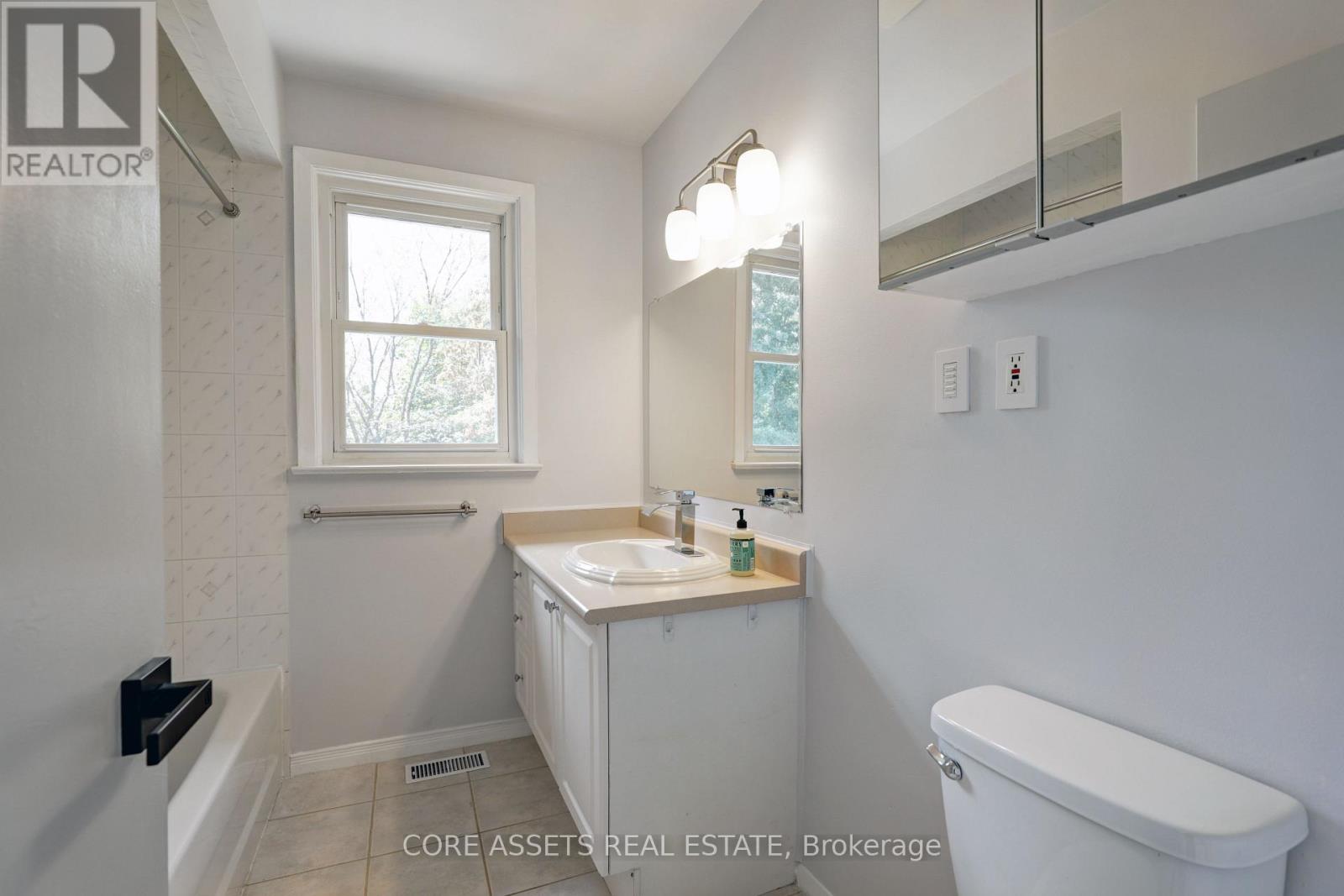 Upper - 74 Thirteenth Street, Toronto, Ontario  M8V 3H6 - Photo 11 - W12182839