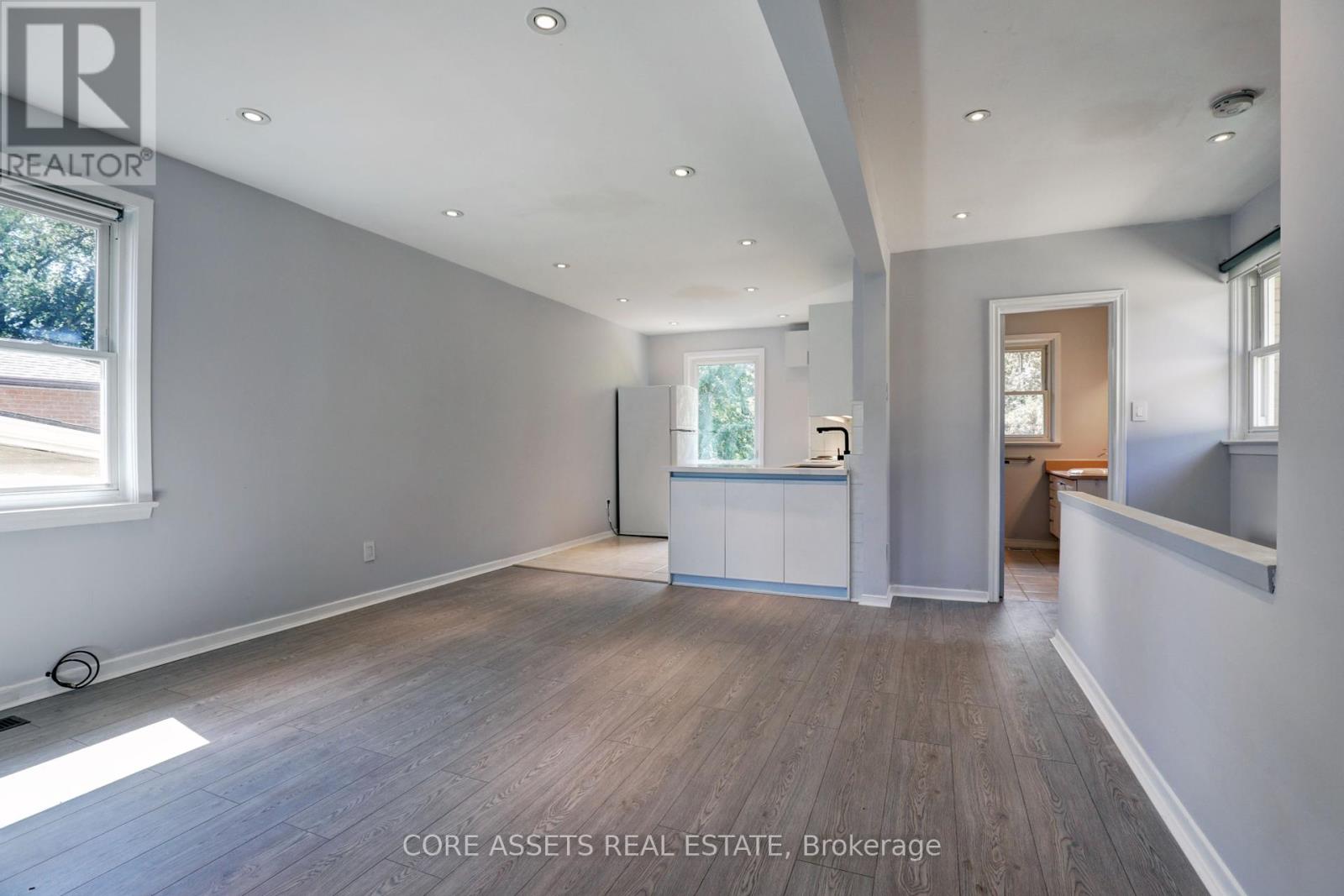 Upper - 74 Thirteenth Street, Toronto, Ontario  M8V 3H6 - Photo 4 - W12182839