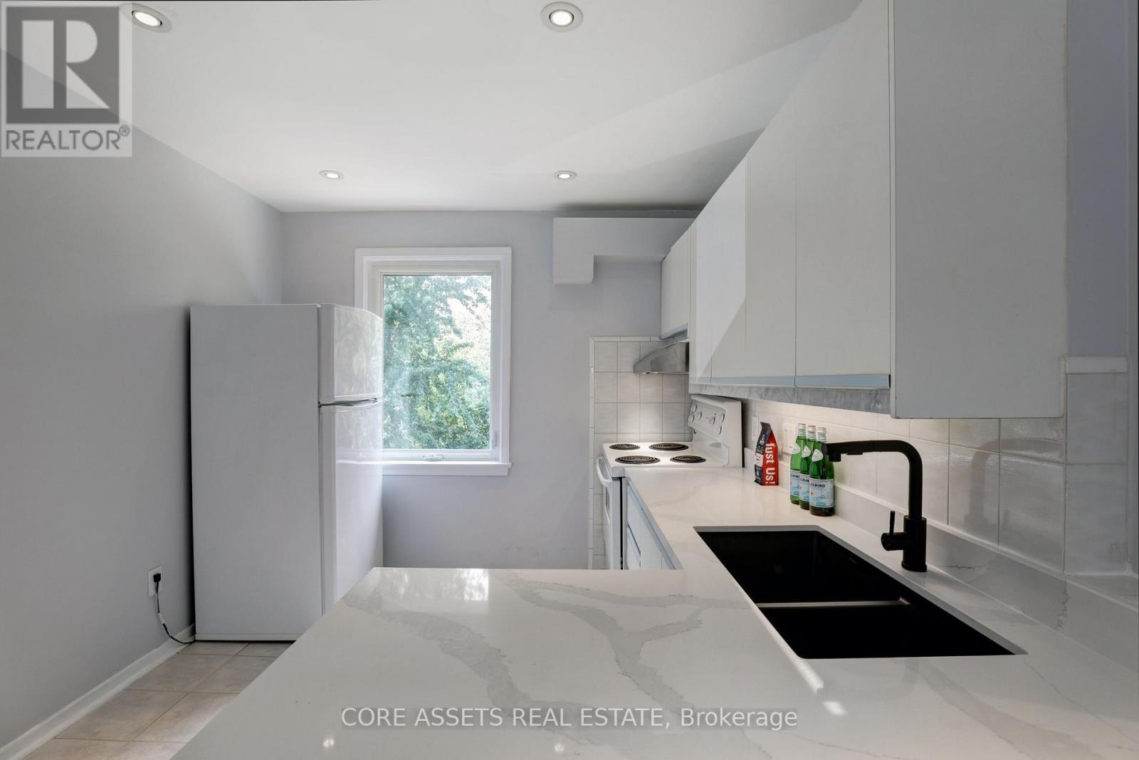 Upper - 74 Thirteenth Street, Toronto, Ontario  M8V 3H6 - Photo 6 - W12182839