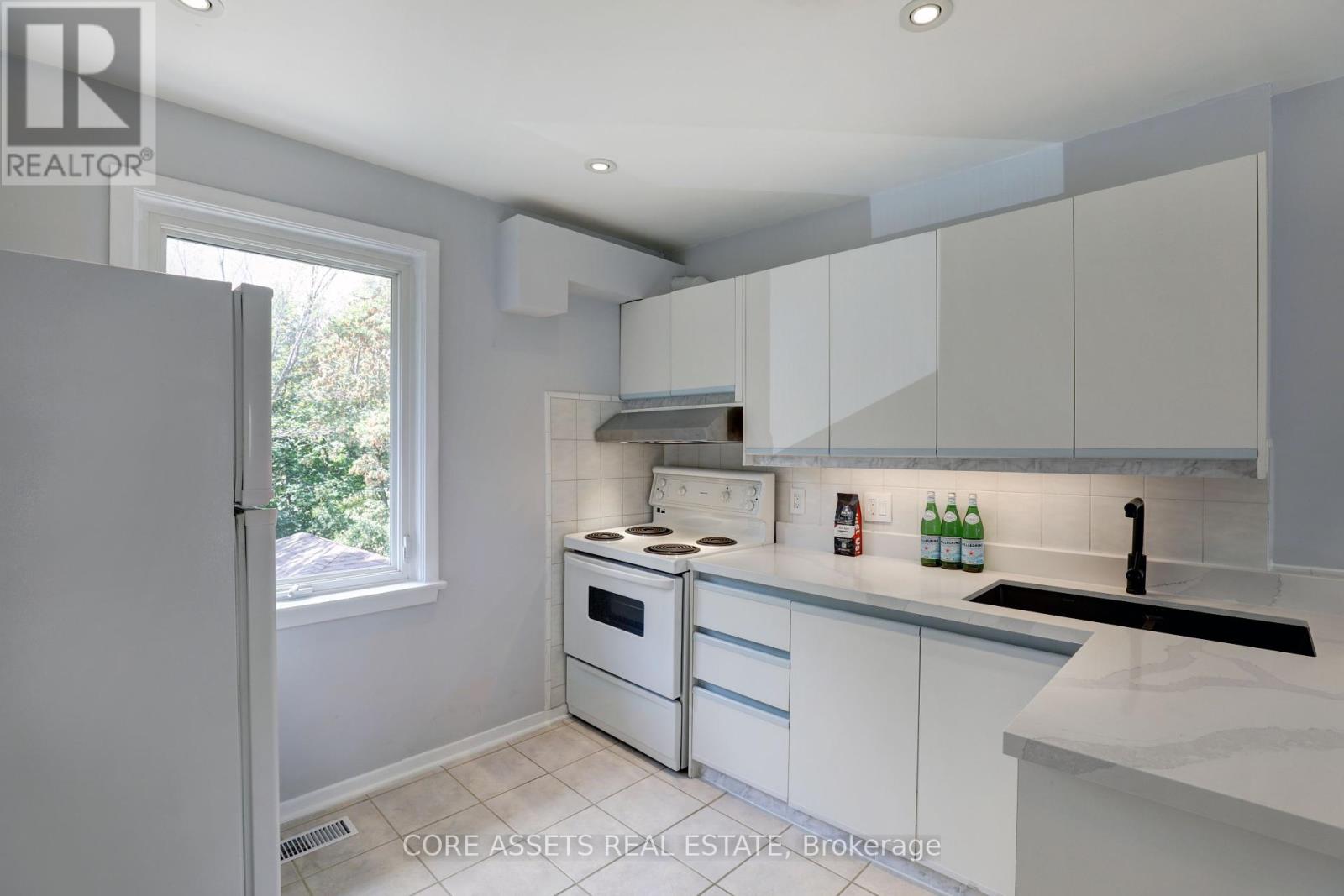 Upper - 74 Thirteenth Street, Toronto, Ontario  M8V 3H6 - Photo 7 - W12182839