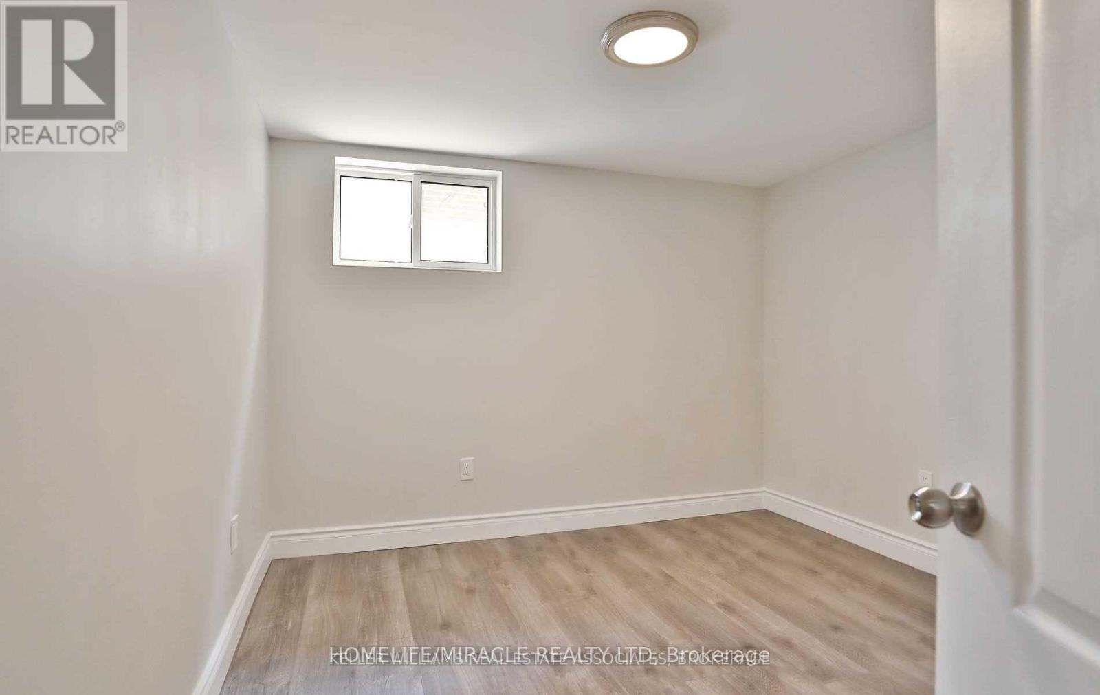 Bsmt - 1064 Westmount Avenue, Mississauga, Ontario  L5E 1X4 - Photo 7 - W12182877