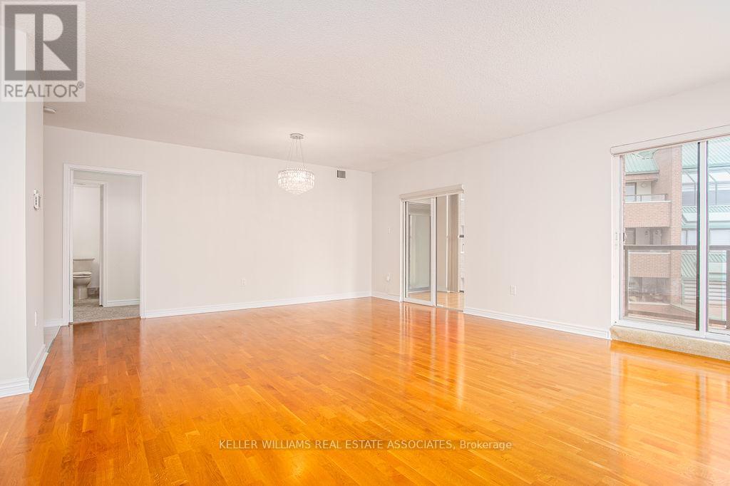 315 - 102 Bronte Road, Oakville (Br Bronte), Ontario  L6L 6J5 - Photo 7 - W12182905