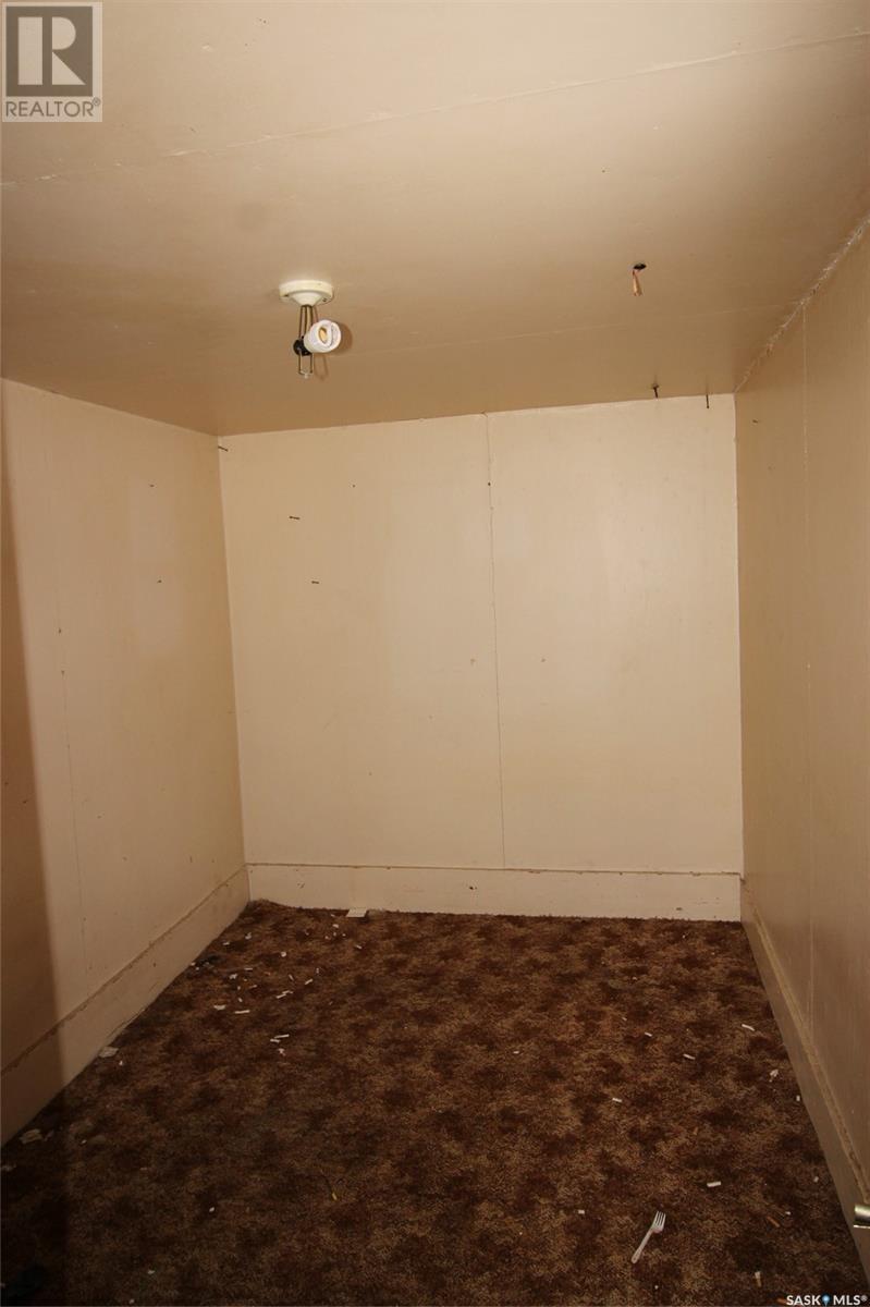 663 3rd Street W, Shaunavon, Saskatchewan  S0N 2M0 - Photo 11 - SK996965