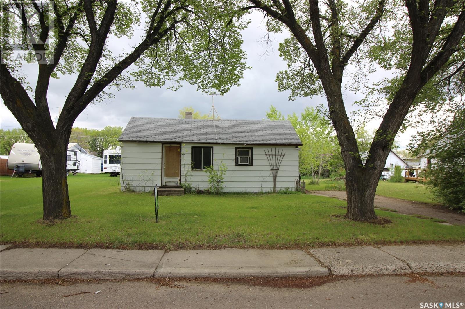 663 3rd Street W, Shaunavon, Saskatchewan  S0N 2M0 - Photo 30 - SK996965
