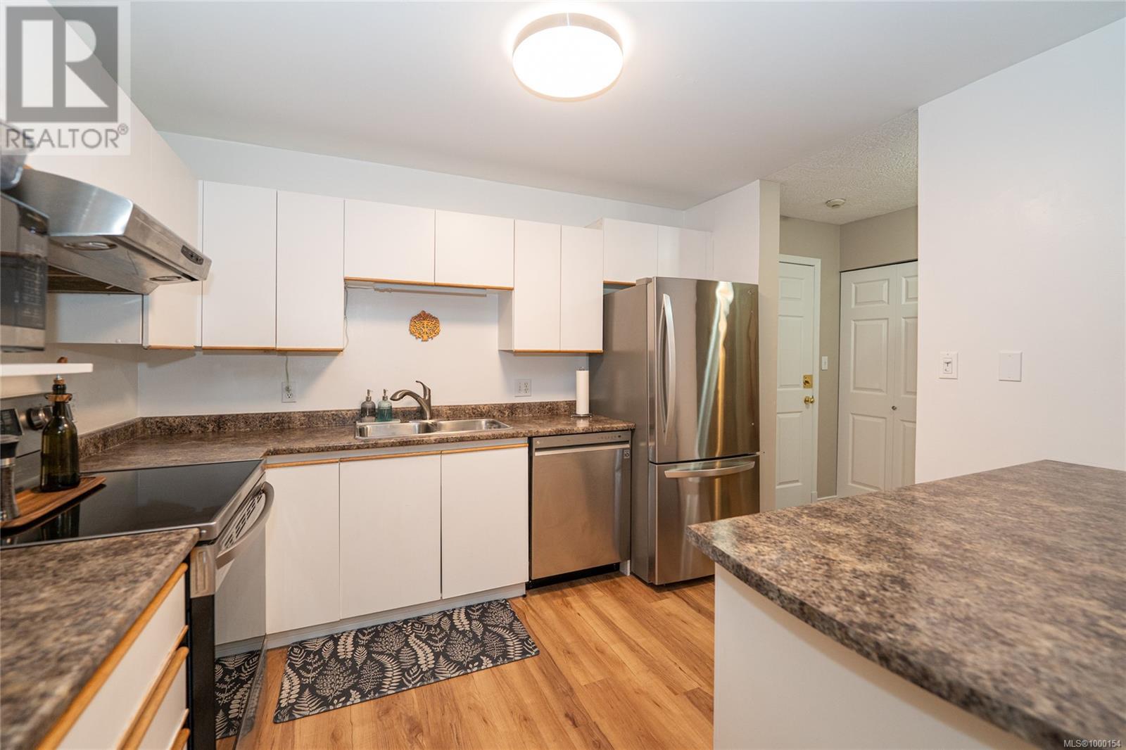 104 3363 Glasgow Ave, Saanich, British Columbia  V8X 1M5 - Photo 7 - 1000154