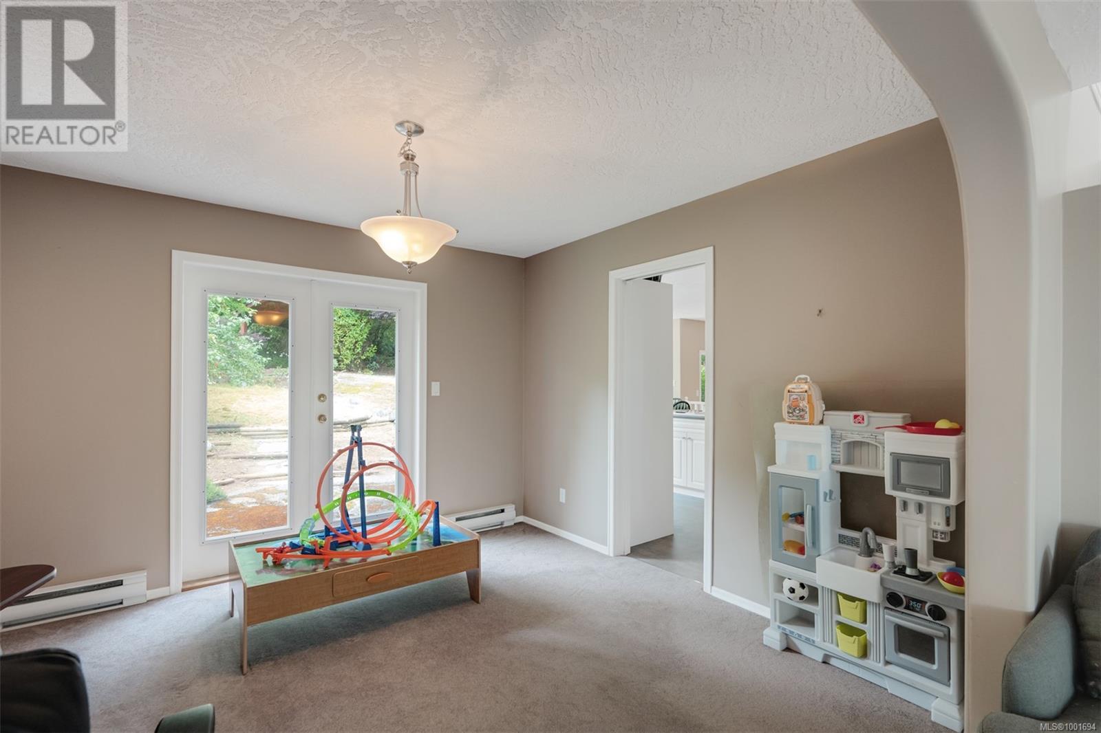 Property at 2438 Valleyview Pl image 3