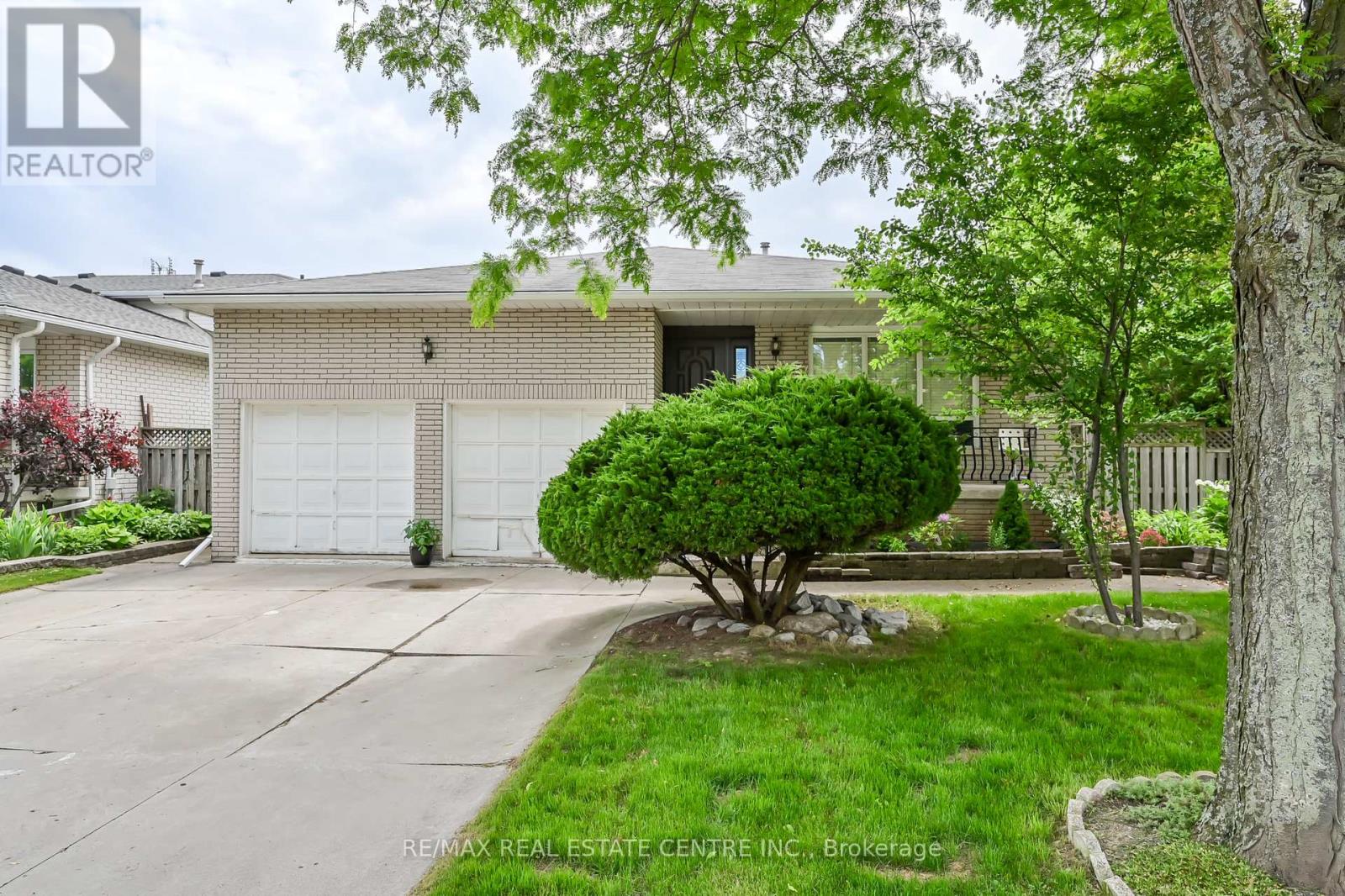 30 Goldcrest Drive, Hamilton, Ontario  L8G 4T9 - Photo 1 - X12182793