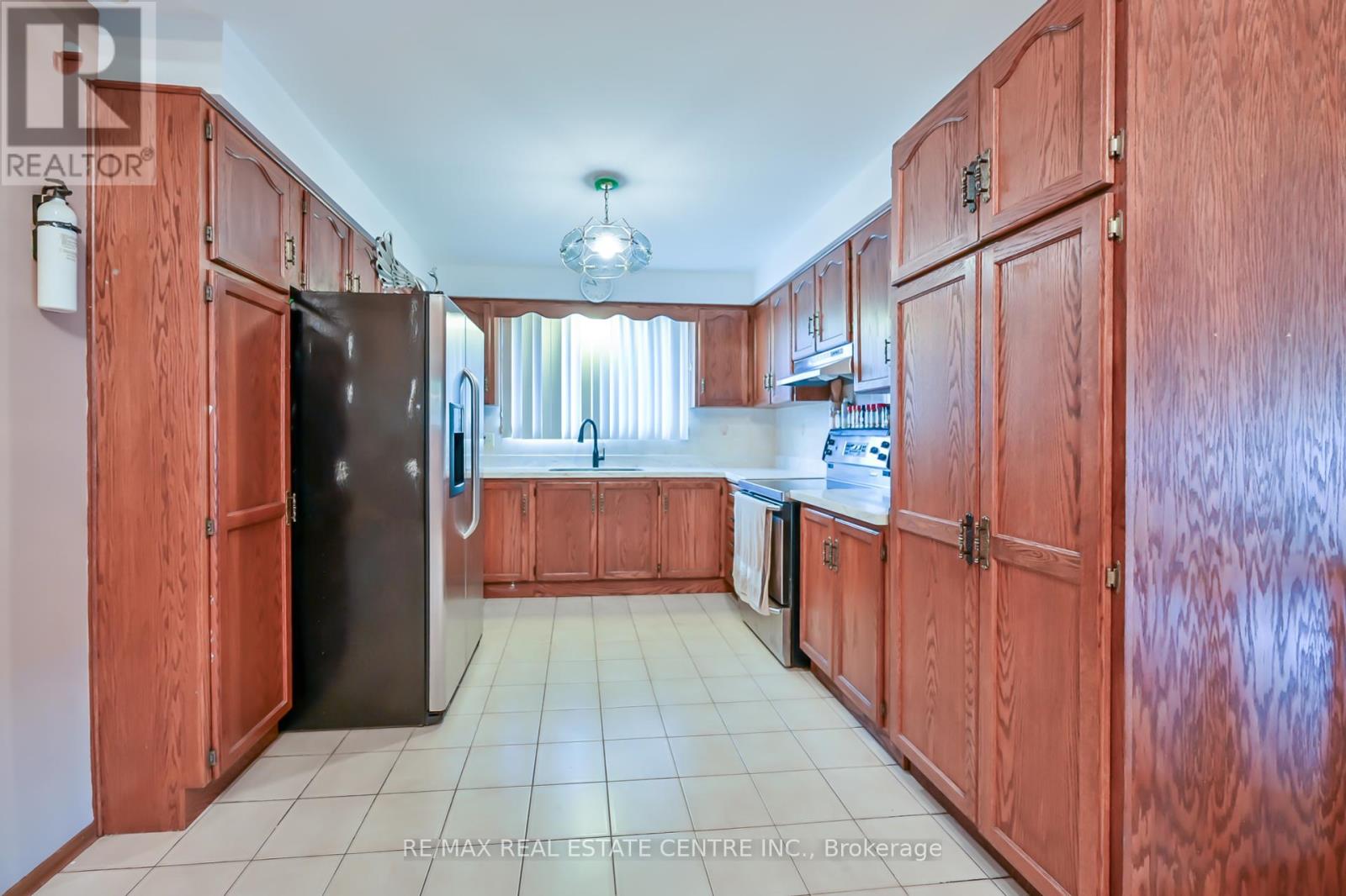 30 Goldcrest Drive, Hamilton, Ontario  L8G 4T9 - Photo 12 - X12182793