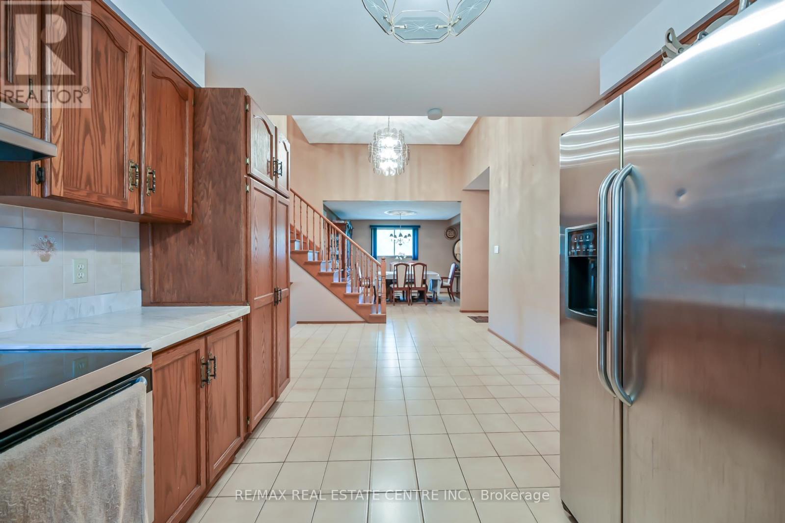 30 Goldcrest Drive, Hamilton, Ontario  L8G 4T9 - Photo 14 - X12182793