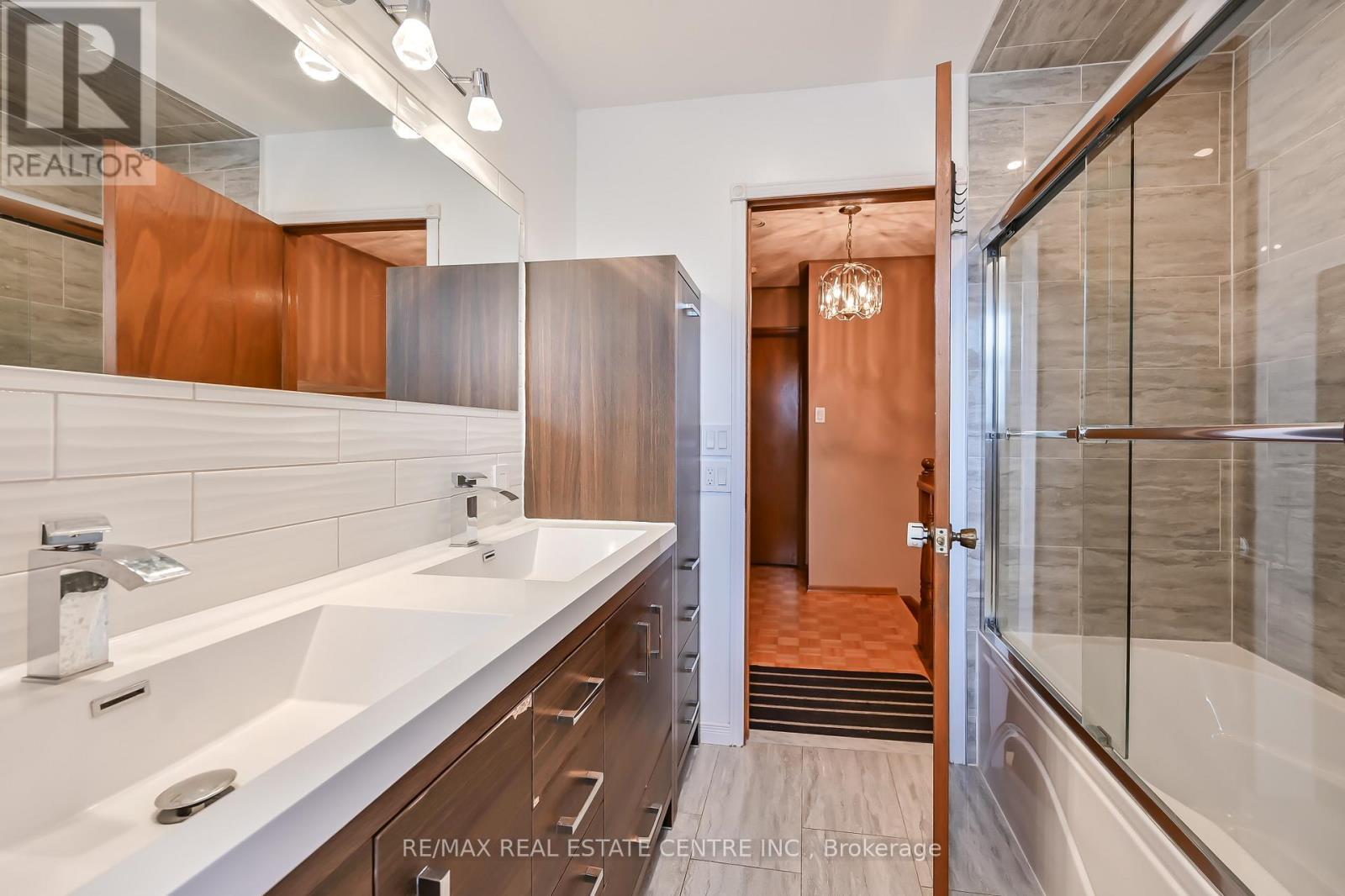 30 Goldcrest Drive, Hamilton, Ontario  L8G 4T9 - Photo 23 - X12182793