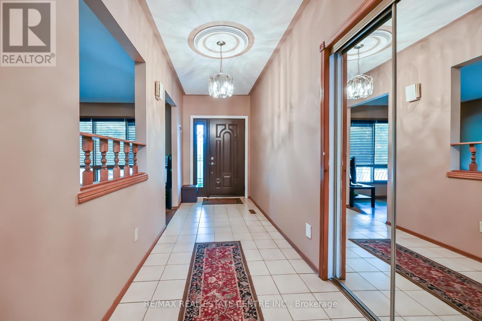 30 Goldcrest Drive, Hamilton, Ontario  L8G 4T9 - Photo 3 - X12182793