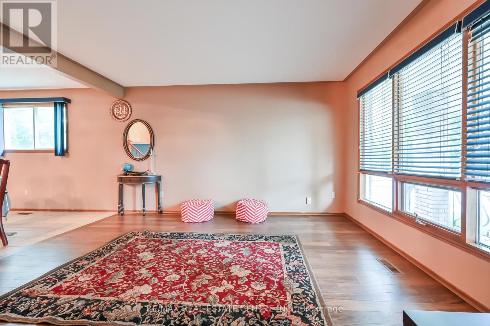 30 Goldcrest Drive, Hamilton, Ontario  L8G 4T9 - Photo 5 - X12182793