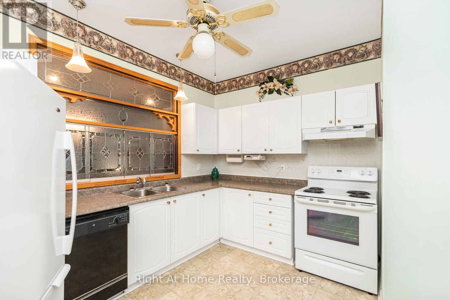Property at 84 GREENTRAIL DRIVE W image 2