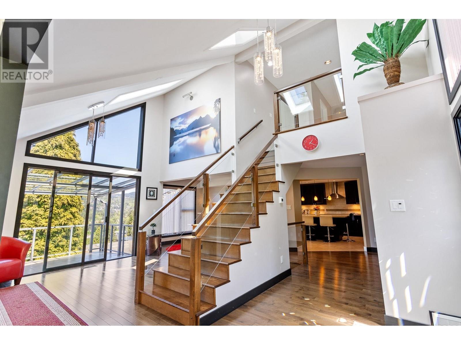1047 Corona Crescent, Coquitlam, British Columbia  V3J 7J1 - Photo 4 - R2998682