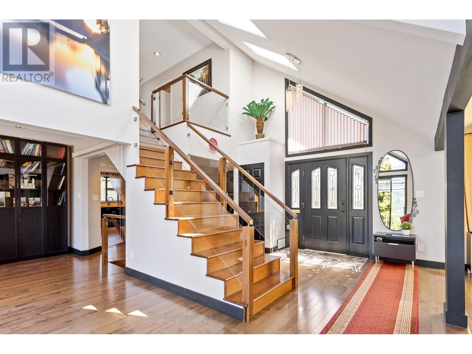 1047 Corona Crescent, Coquitlam, British Columbia  V3J 7J1 - Photo 5 - R2998682