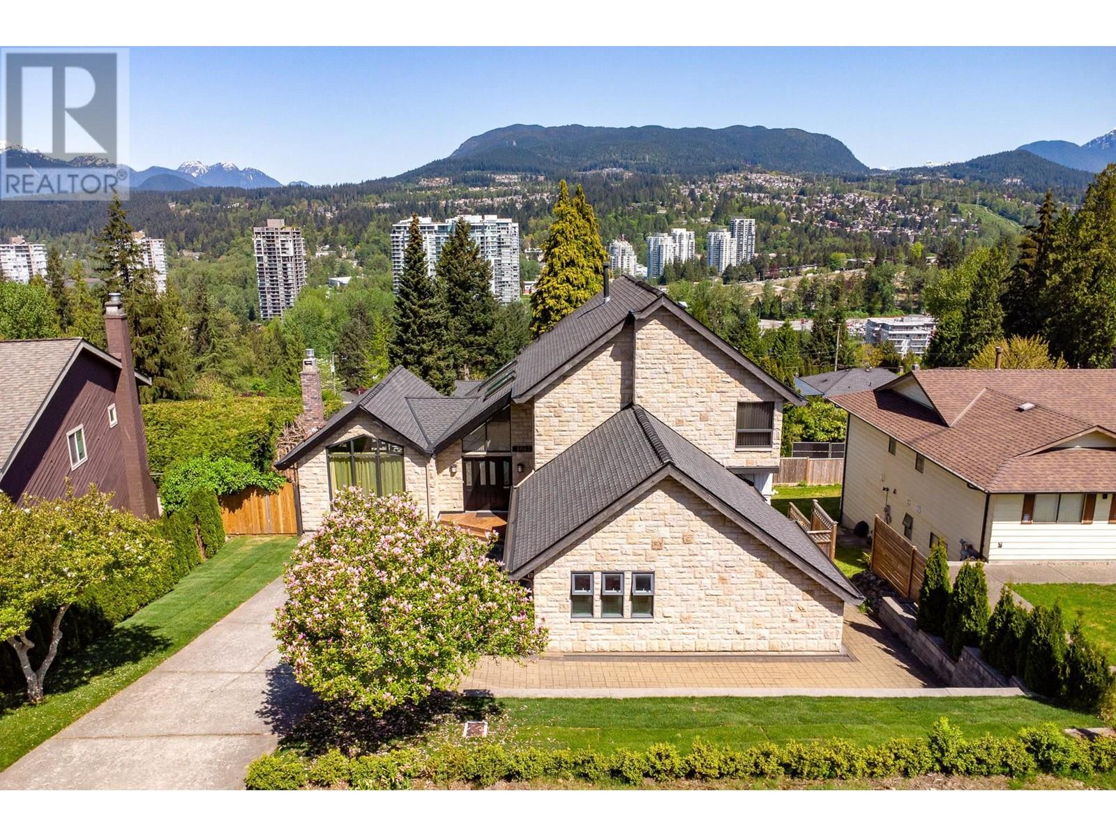 1047 Corona Crescent, Coquitlam, British Columbia  V3J 7J1 - Photo 2 - R2998682