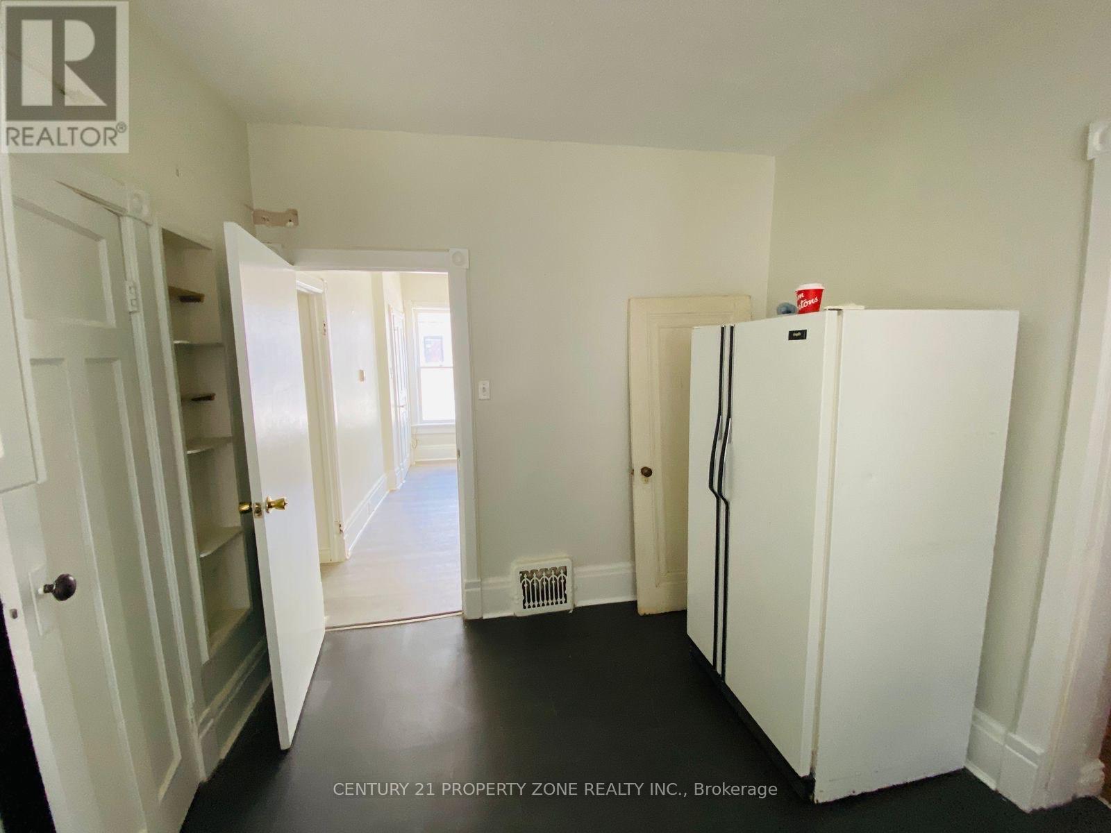 Main - 25 Peter Street, Kitchener, Ontario  N2G 3J5 - Photo 3 - X12182917