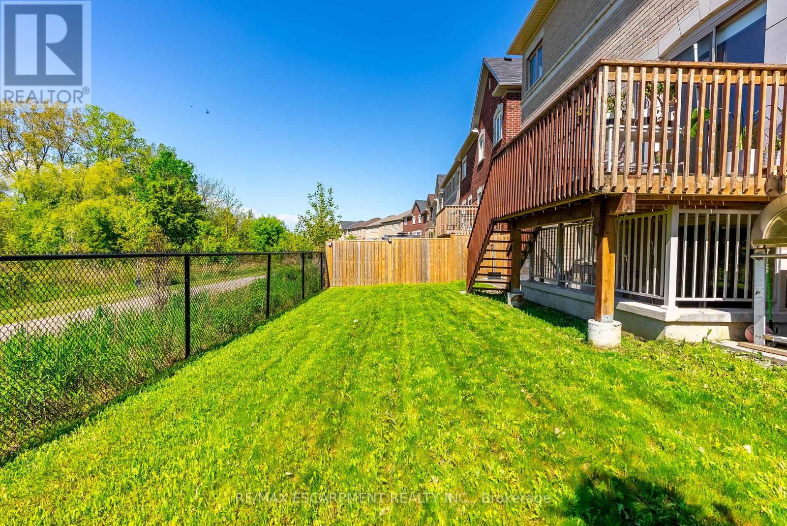 219 Humphrey Street, Hamilton (Waterdown), Ontario  L8B 1X4 - Photo 27 - X12182928