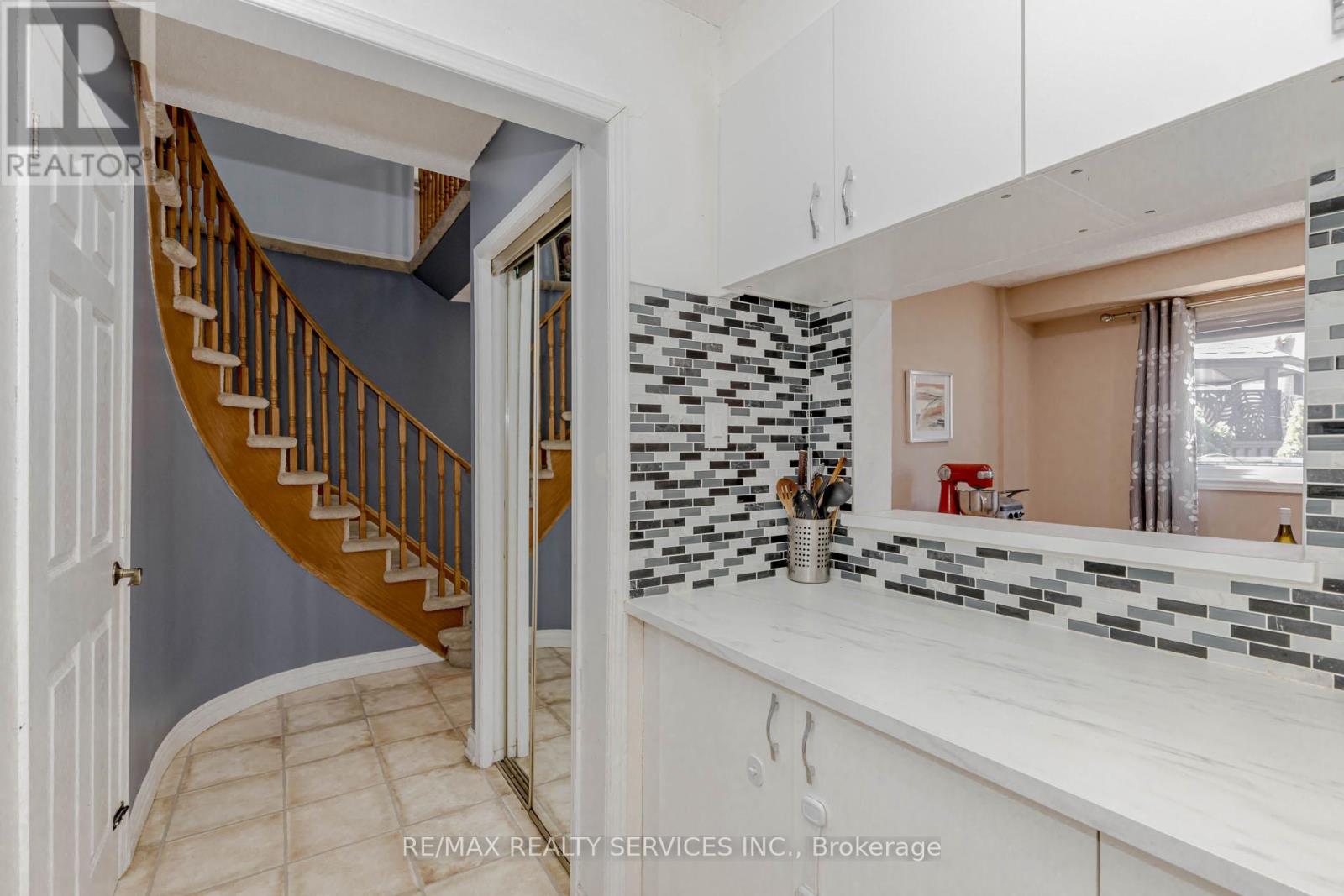 557 Galaxy Court, Mississauga, Ontario  L5R 2R4 - Photo 14 - W12081243