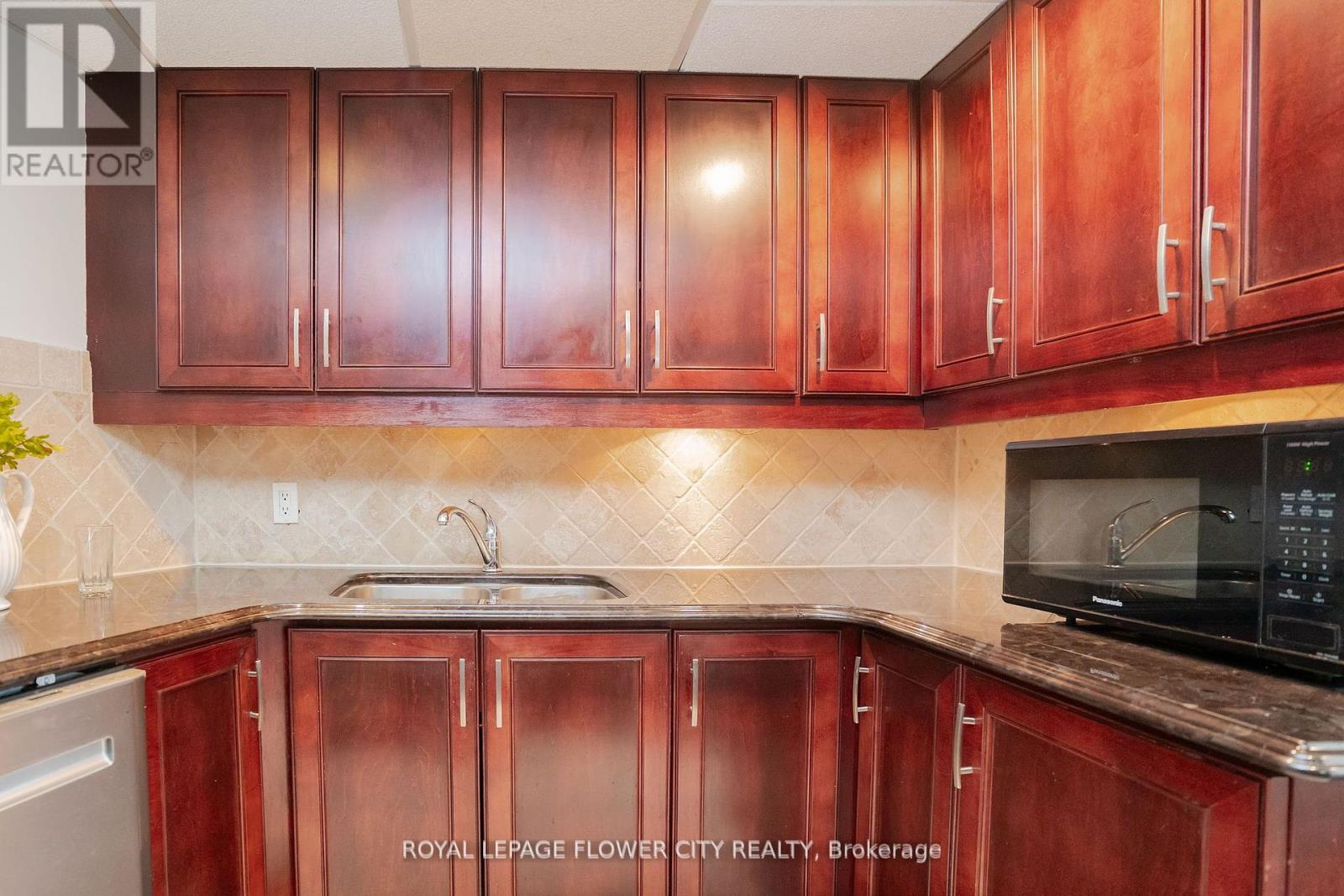 801 - 3650 Kaneff Crescent, Mississauga (Mississauga Valleys), Ontario  L5A 4A1 - Photo 8 - W12139673
