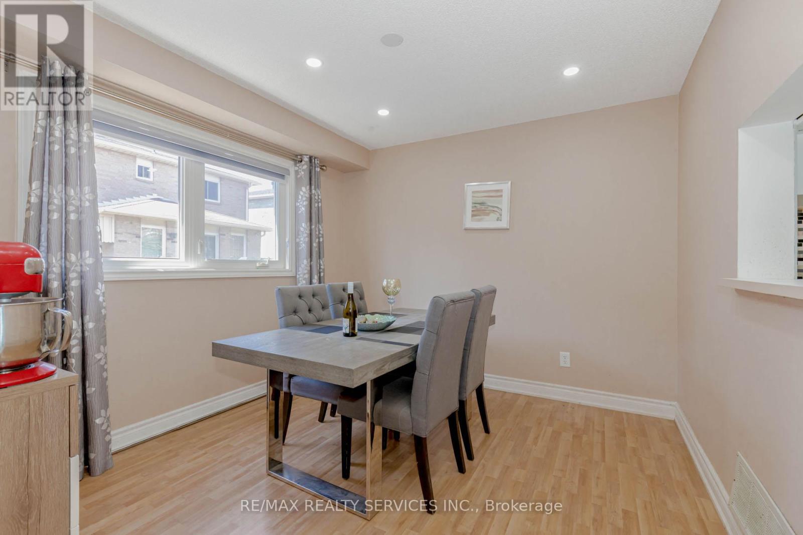 557 Galaxy Court, Mississauga, Ontario  L5R 2R4 - Photo 9 - W12081243