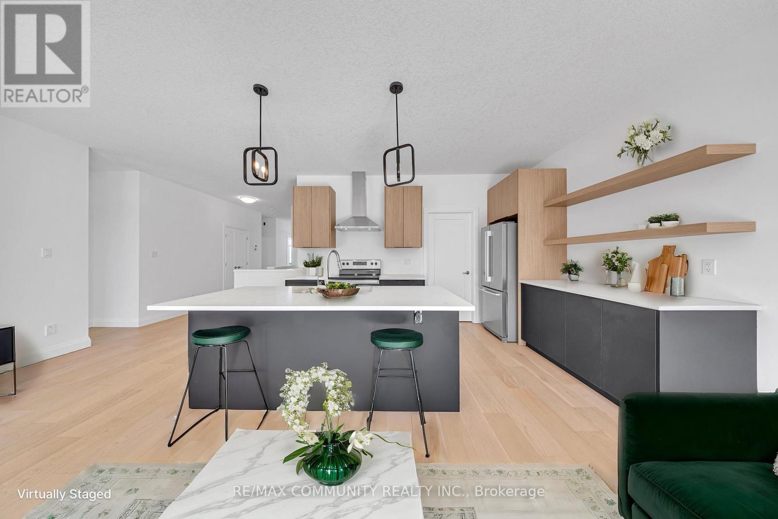 14 Alexander Circle, Strathroy-Caradoc (Se), Ontario  N7G 0B4 - Photo 3 - X12008232