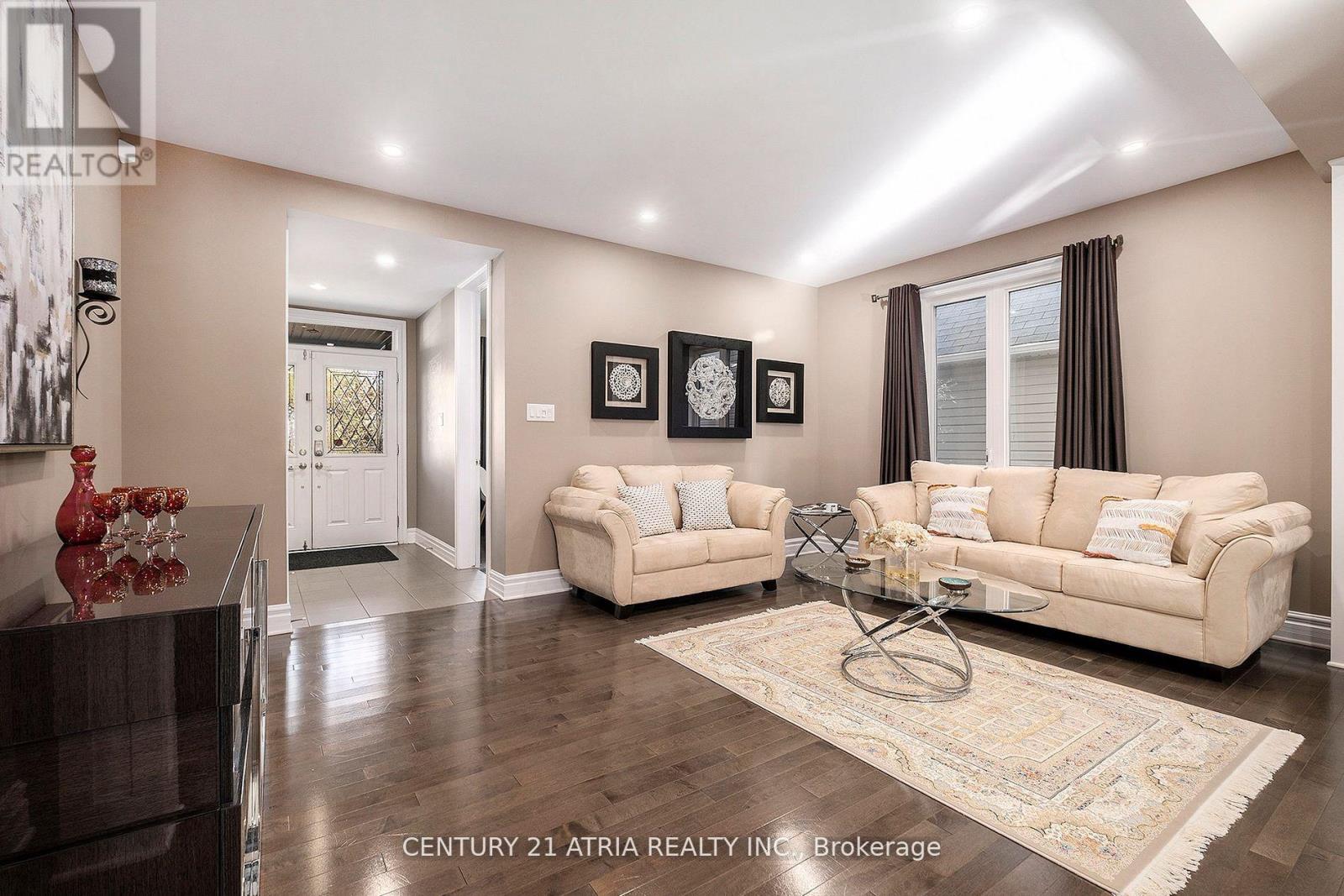 17 Rutherglen Terrace, Ottawa, Ontario  K2K 3A5 - Photo 6 - X12097324