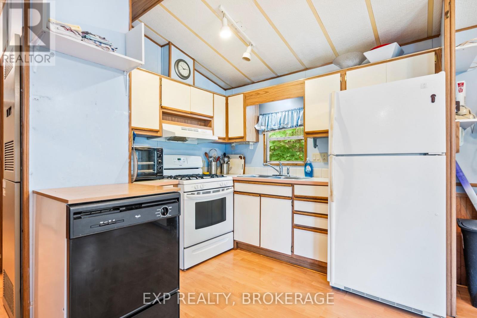20 - 9 Glenford Lane, Frontenac, Ontario  K0H 1T0 - Photo 14 - X12182992