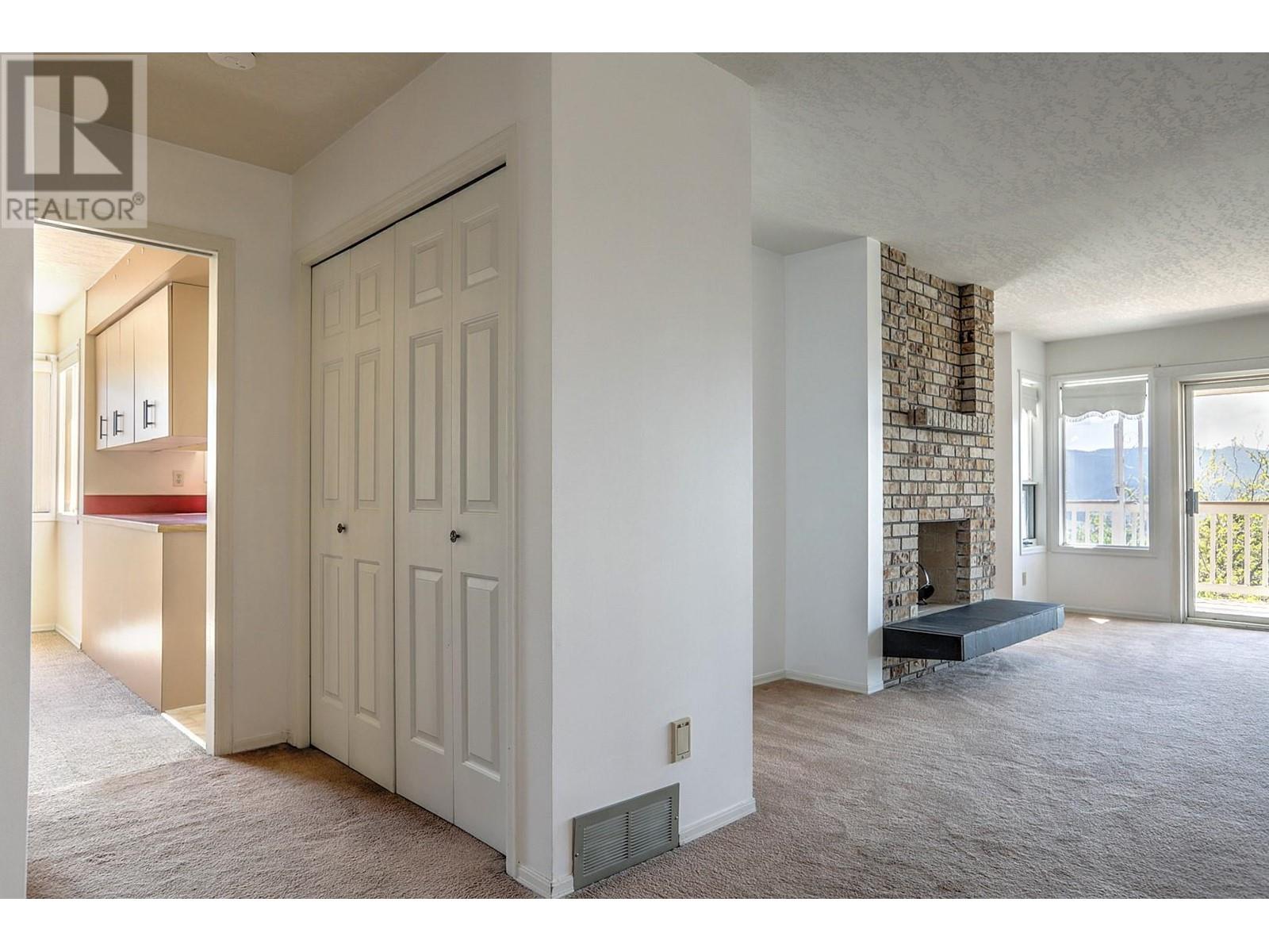 6732 Foothills Drive, Vernon, British Columbia  V1B 2Y2 - Photo 4 - 10348509