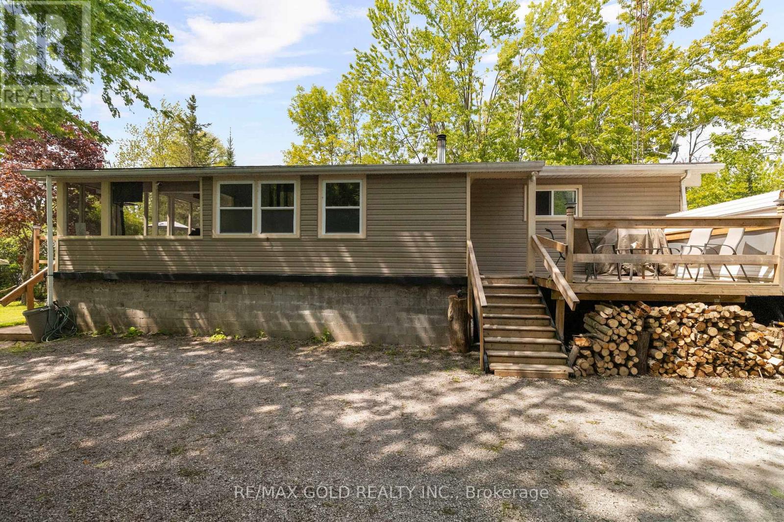 1305 Carol Ann Avenue, Ramara, Ontario  L0K 1B0 - Photo 4 - S12181523