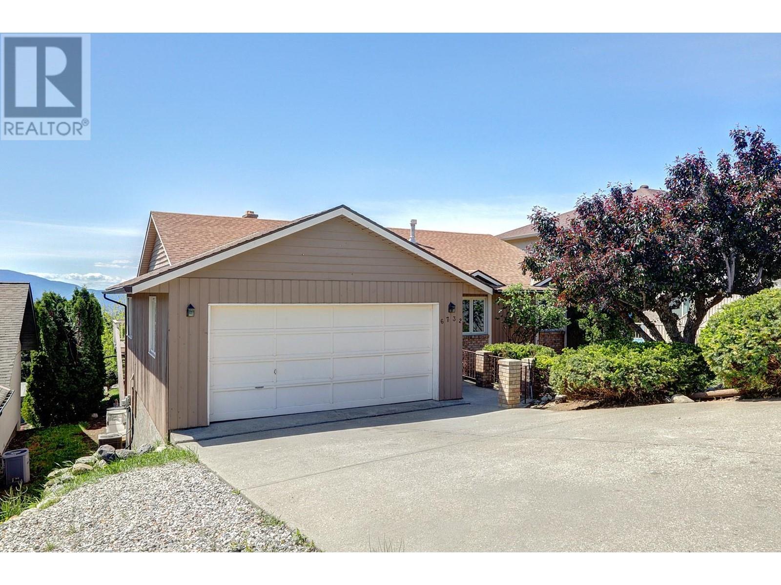 6732 Foothills Drive, Vernon, British Columbia
