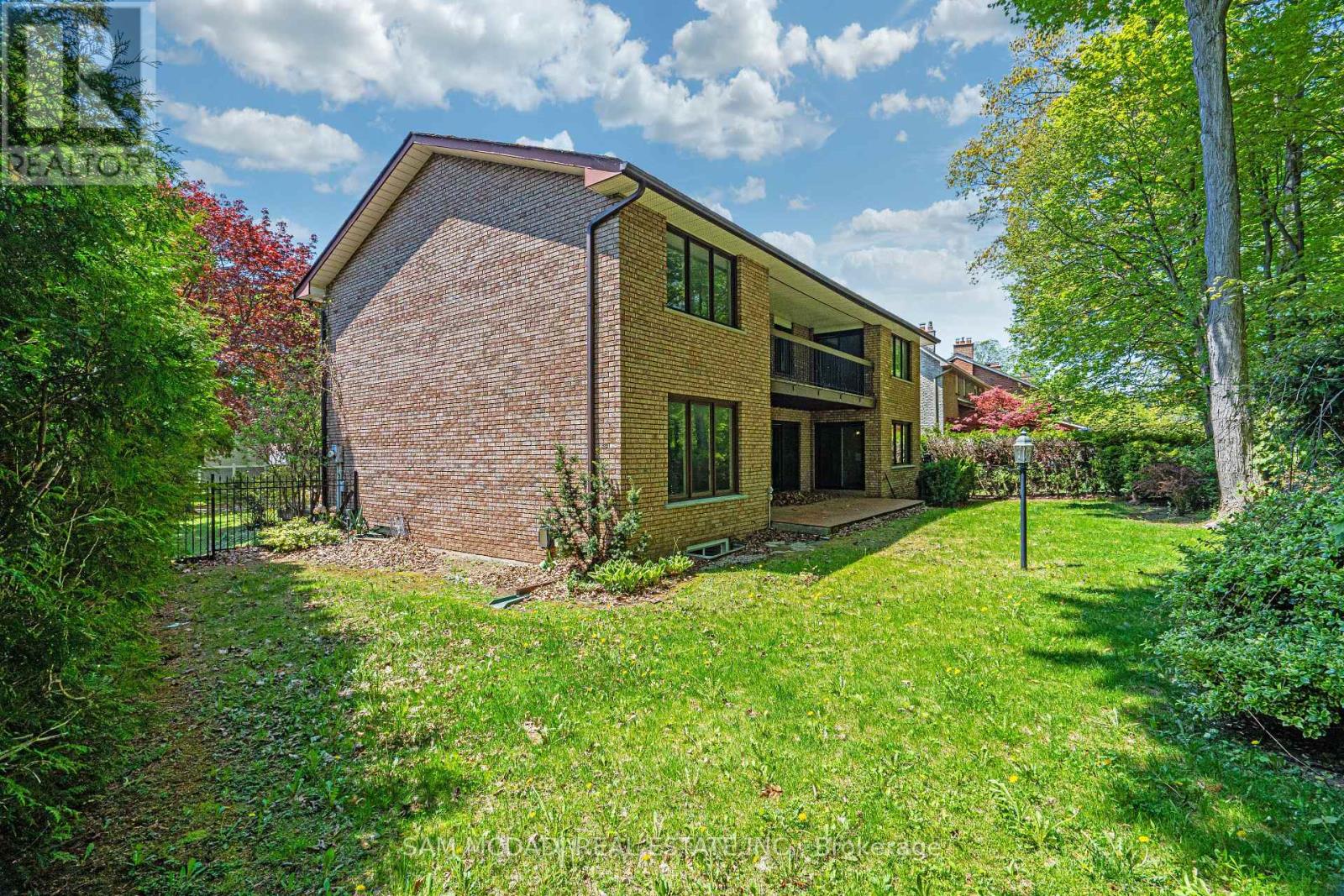 1836 Friar Tuck Court, Mississauga, Ontario  L5K 2L4 - Photo 39 - W12135601