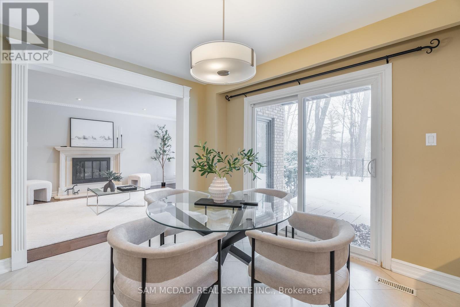 1836 Friar Tuck Court, Mississauga, Ontario  L5K 2L4 - Photo 11 - W12135601