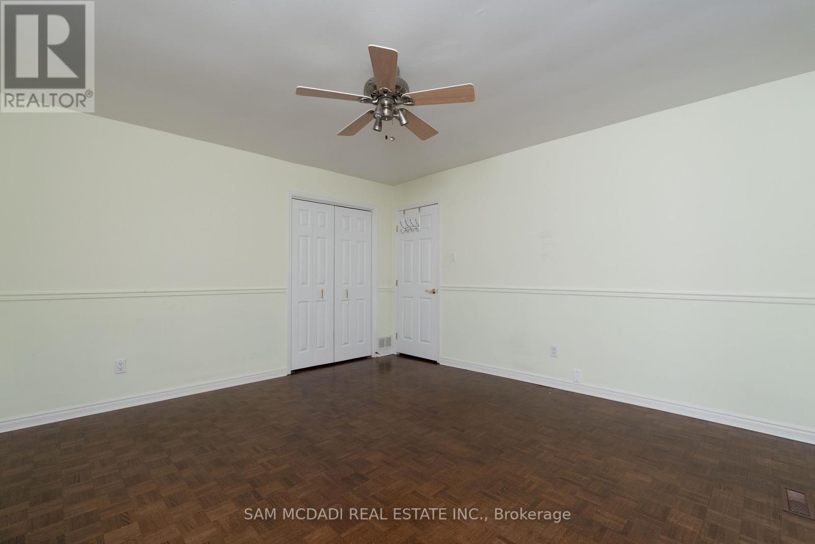 1836 Friar Tuck Court, Mississauga, Ontario  L5K 2L4 - Photo 29 - W12135601