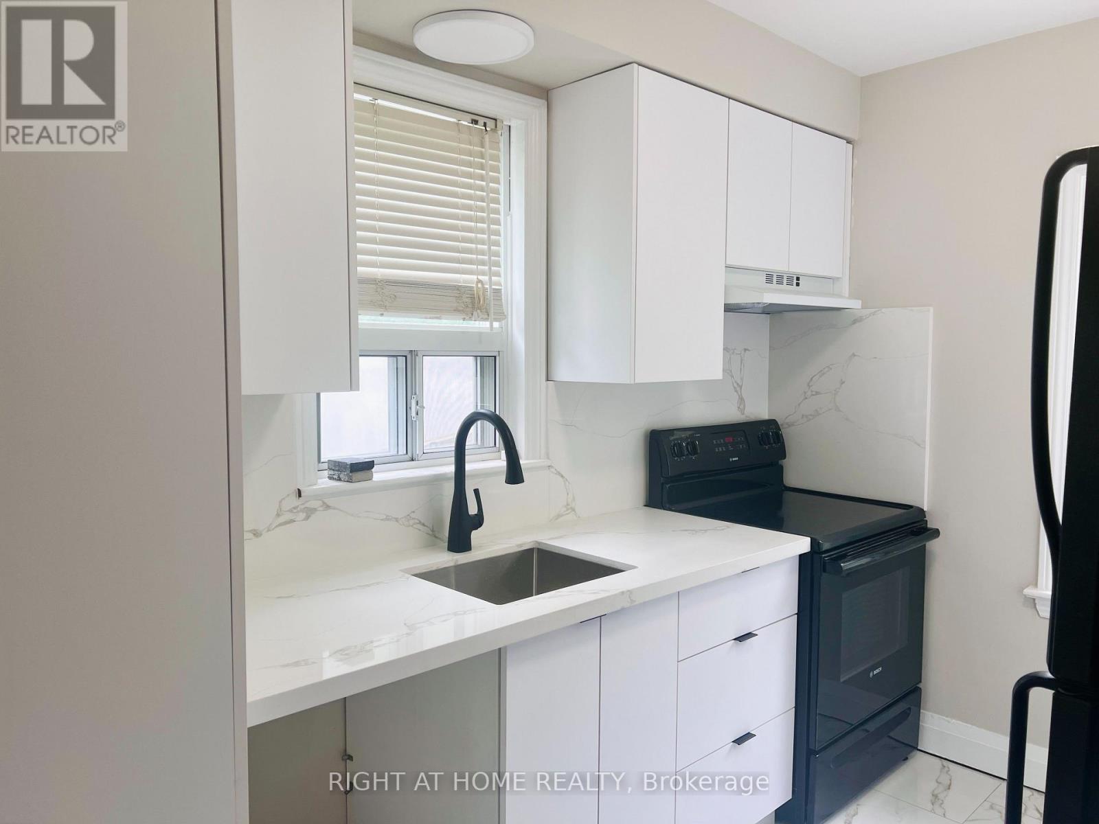 49 Glenborough Park Crescent, Toronto, Ontario  M2R 2G4 - Photo 2 - C12172259