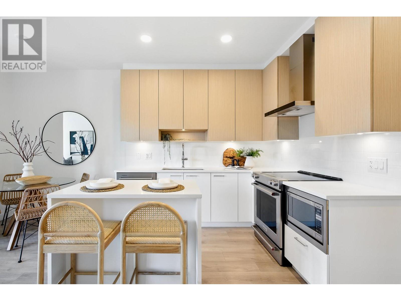 321 7599 15th Street, Burnaby, British Columbia  V3N 0H9 - Photo 3 - R3000086