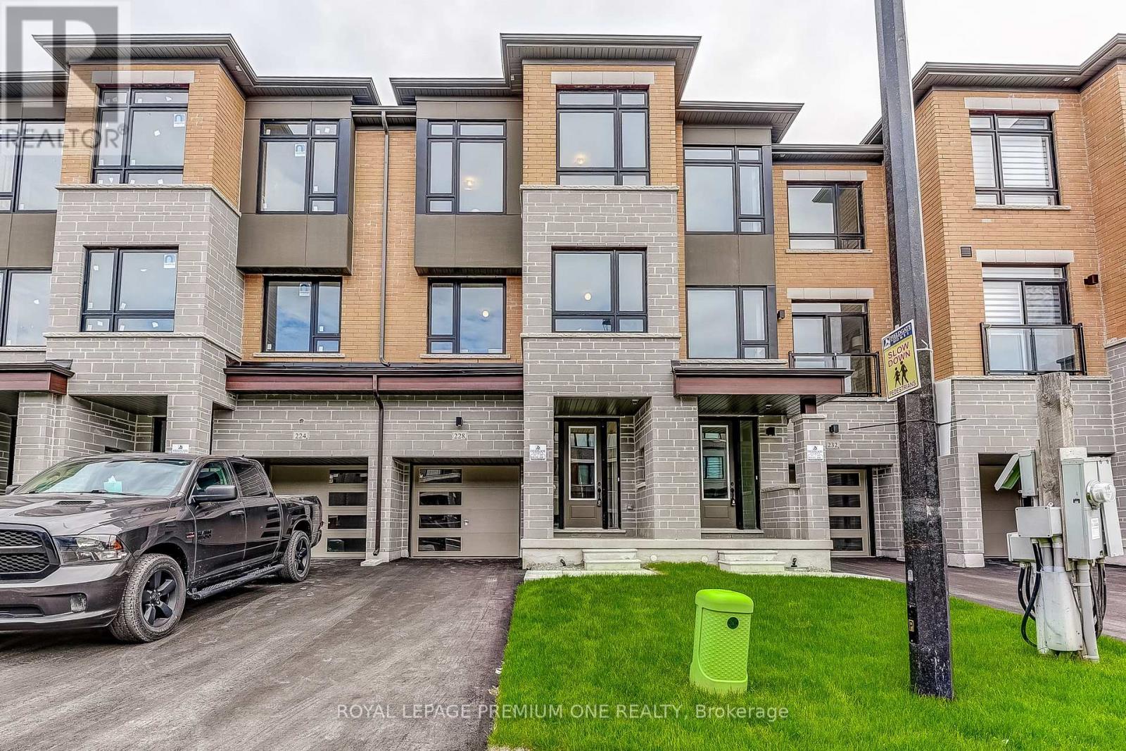 228 TENNANT CIRCLE, Vaughan, Ontario