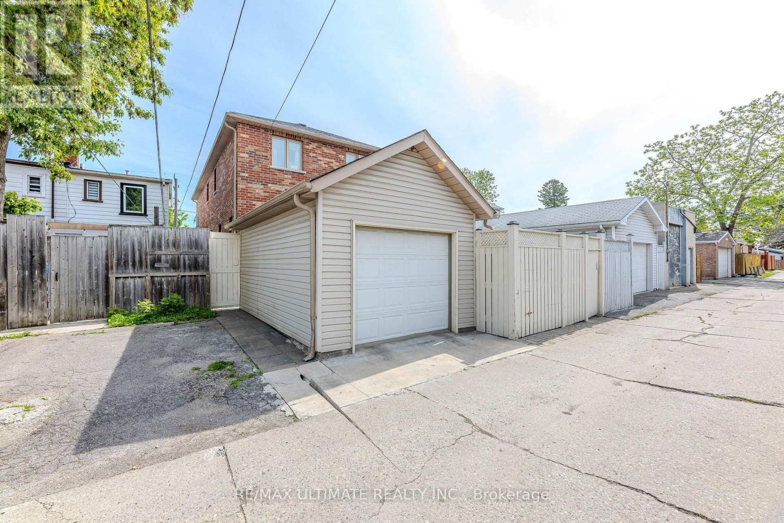 134 Brownville Avenue, Toronto (Mount Dennis), Ontario  M6N 4L4 - Photo 33 - W12182152