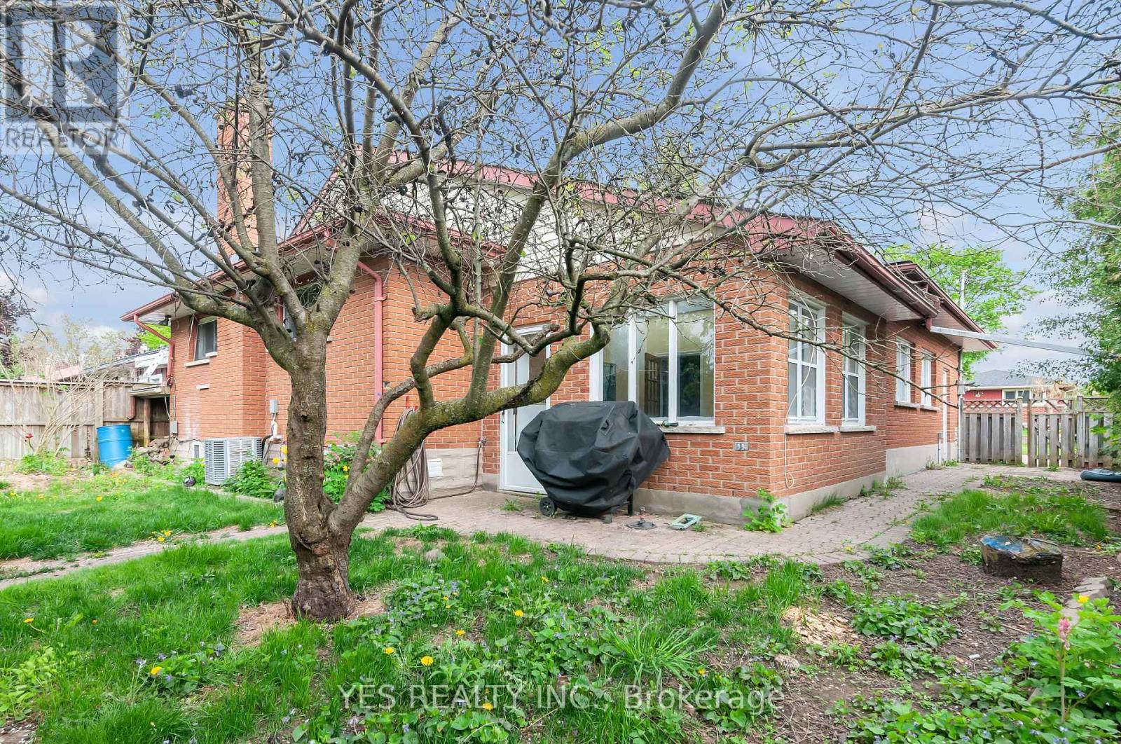 176 Kenneth Avenue, Kitchener, Ontario  N2A 1W2 - Photo 2 - X12132369