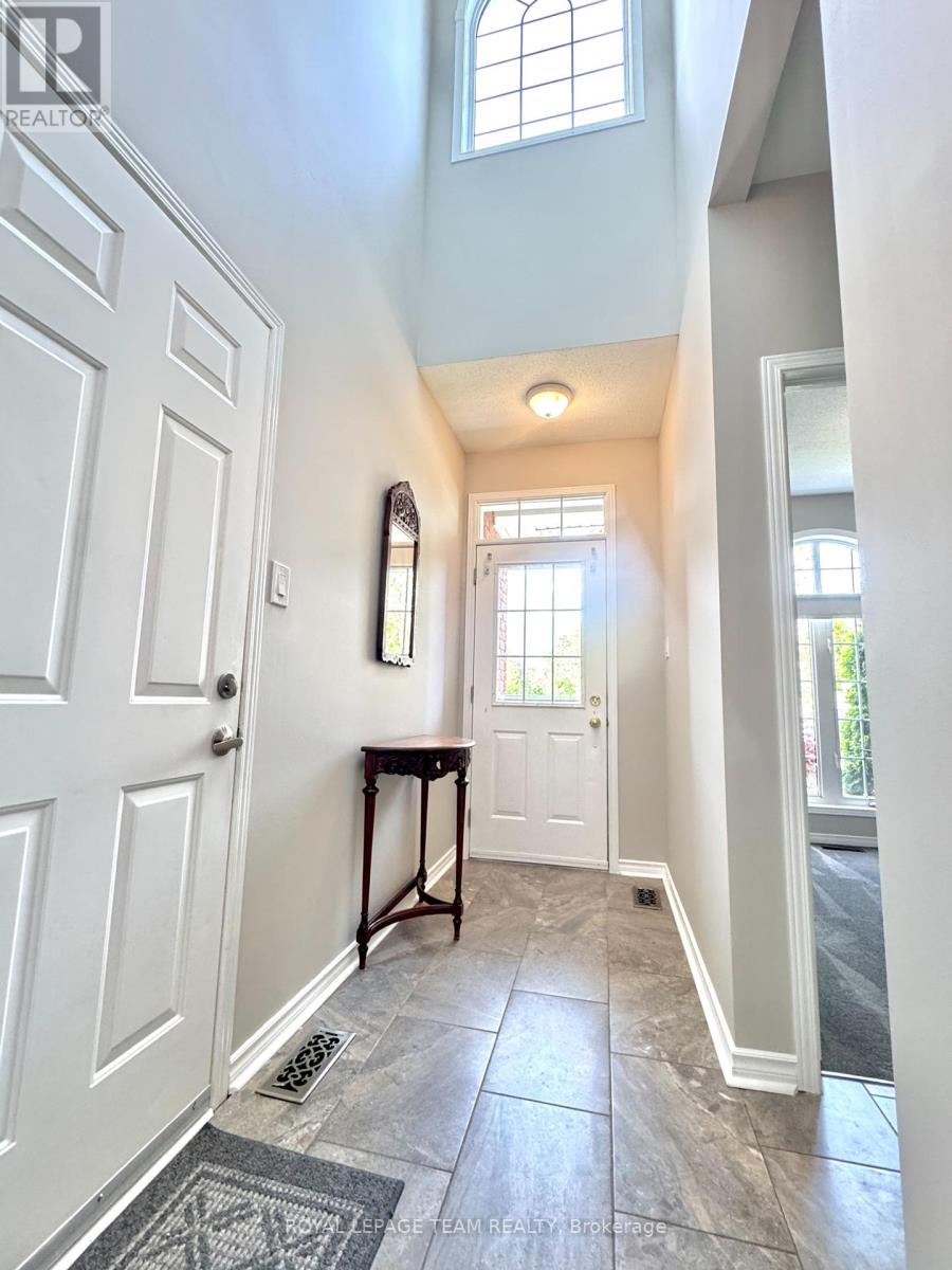 162 Hartsmere Drive, Ottawa, Ontario  K2S 2H4 - Photo 4 - X12183010